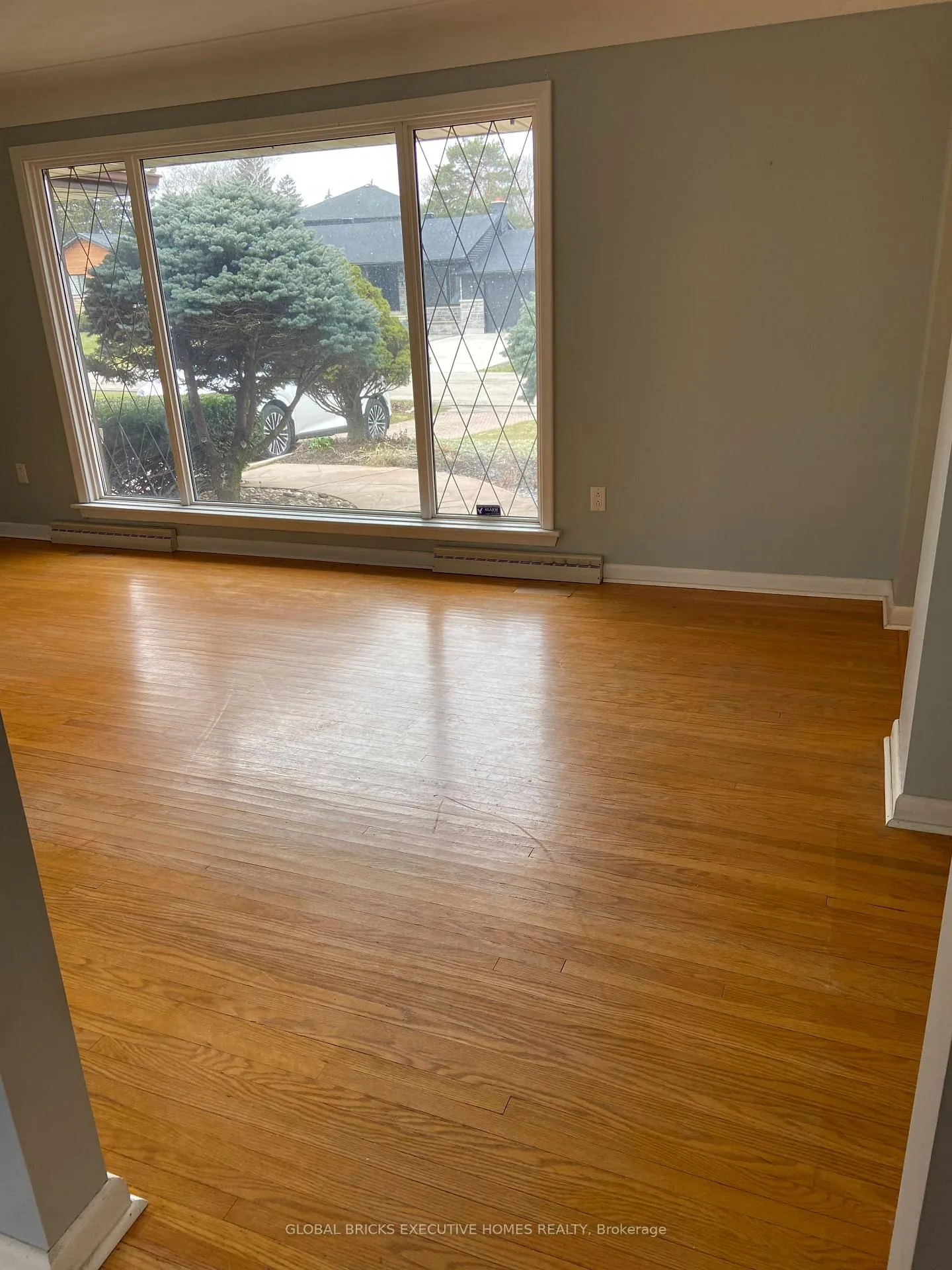 Photo 12 of 123 Seneca Drive, Hamilton, Ancaster — HOMEH