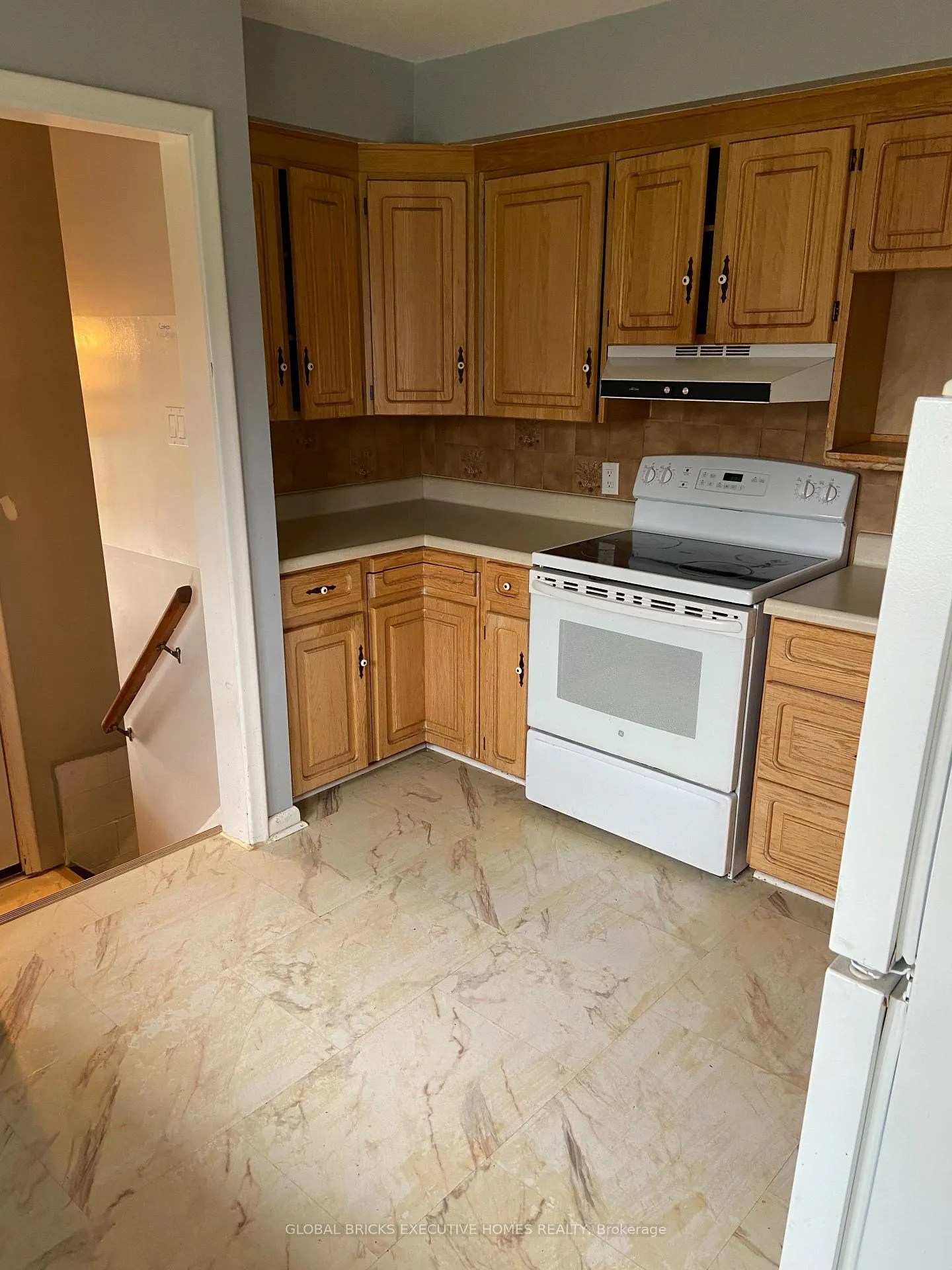 Photo 15 of 123 Seneca Drive, Hamilton, Ancaster — HOMEH