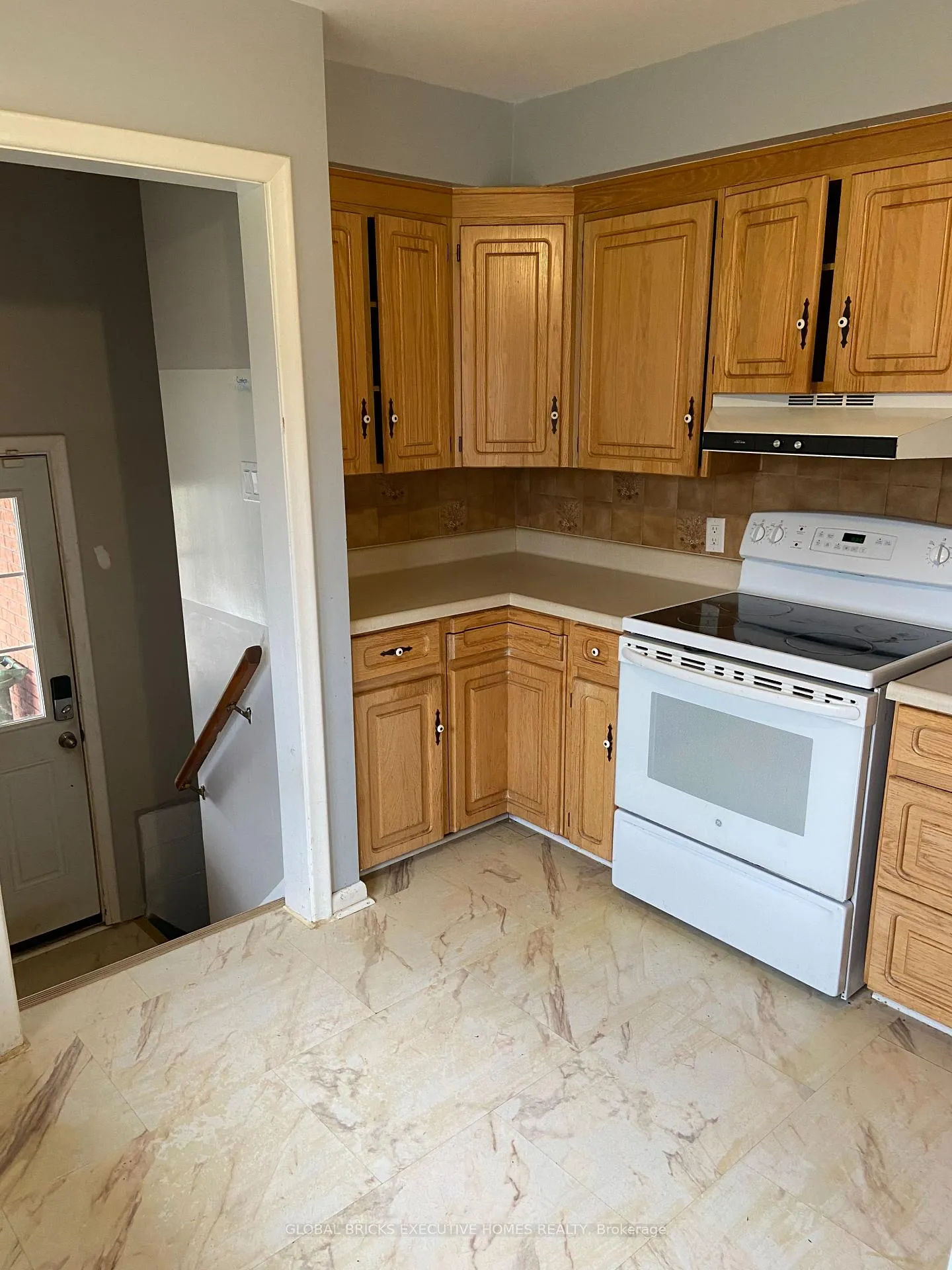 Photo 21 of 123 Seneca Drive, Hamilton, Ancaster — HOMEH
