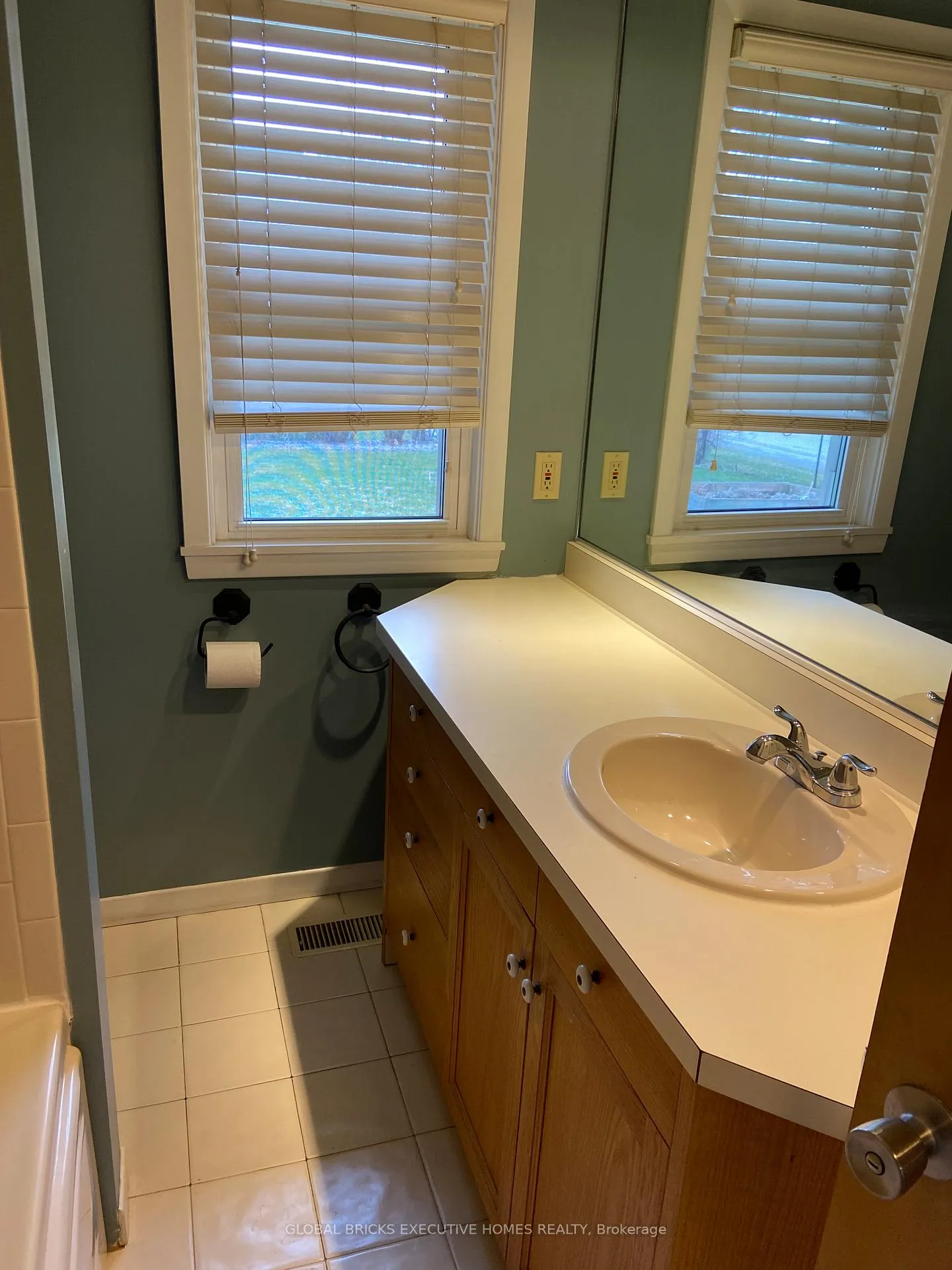 Photo 28 of 123 Seneca Drive, Hamilton, Ancaster — HOMEH