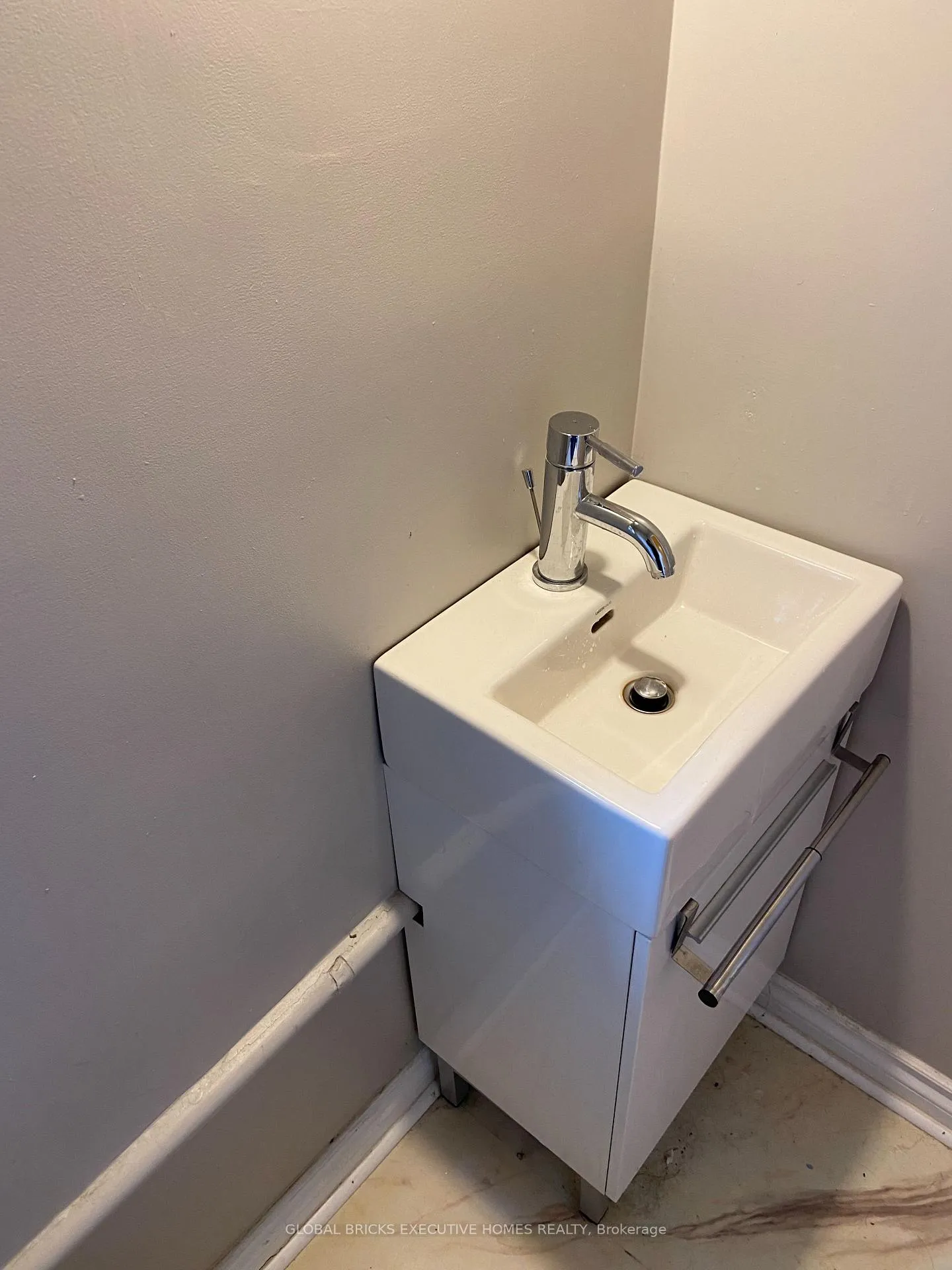 Photo 32 of 123 Seneca Drive, Hamilton, Ancaster — HOMEH