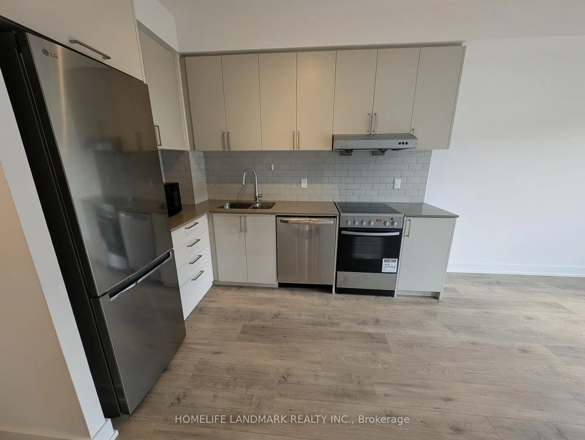 Photo 3 of Unit 216W, 268 Buchanan Drive, Markham, Unionville — HOMEH