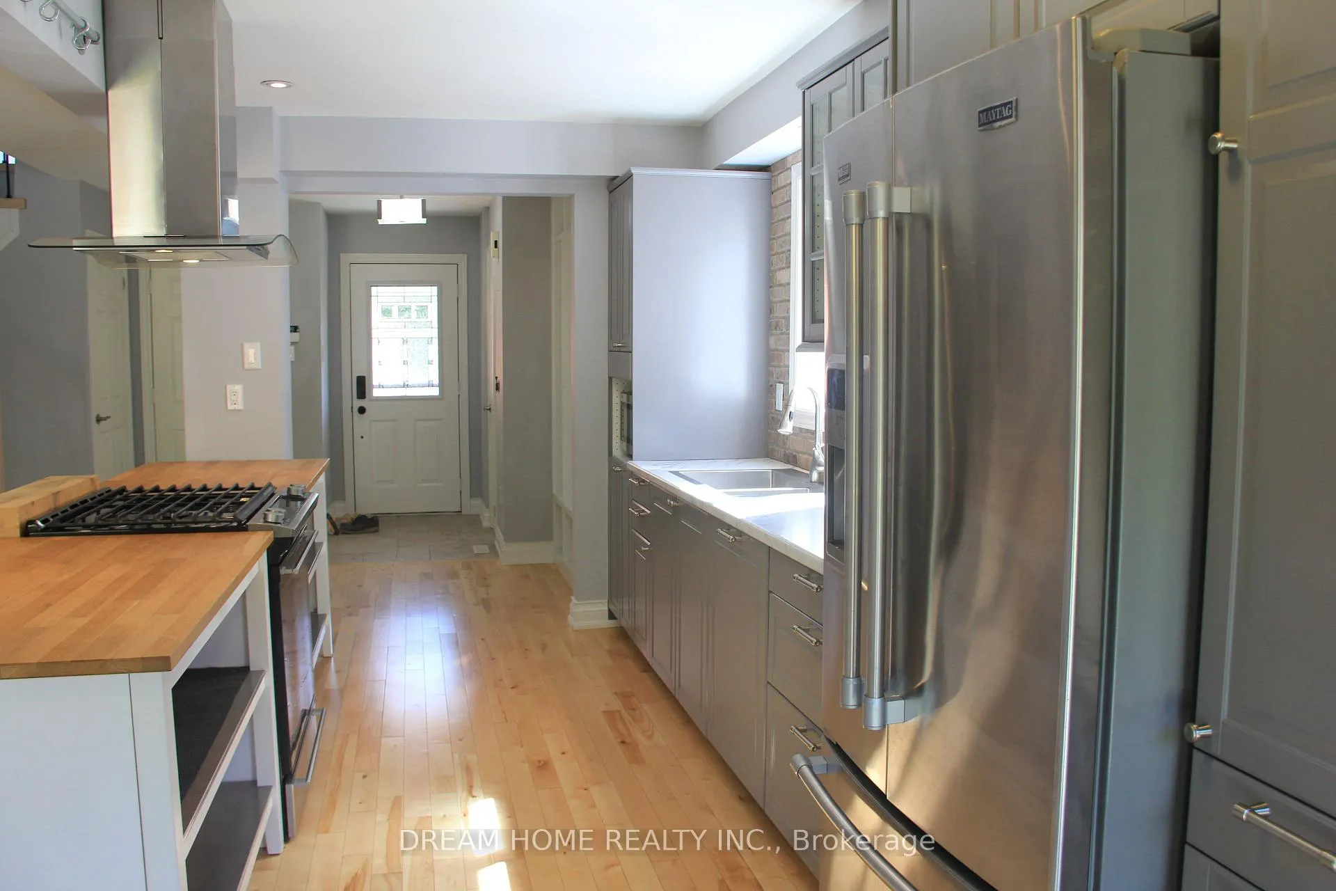 Photo 2 of 50 Pickett Crescent, Barrie, Painswick North — HOMEH