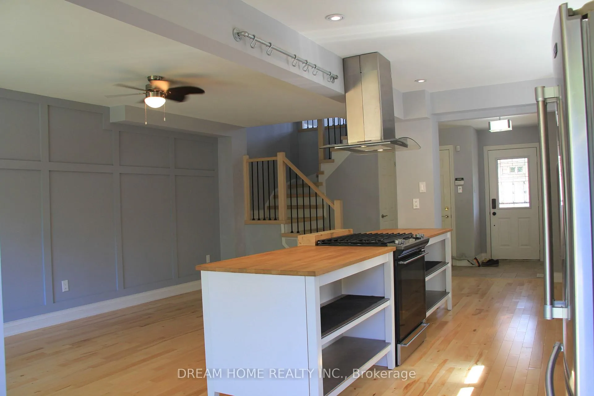 Photo 5 of 50 Pickett Crescent, Barrie, Painswick North — HOMEH