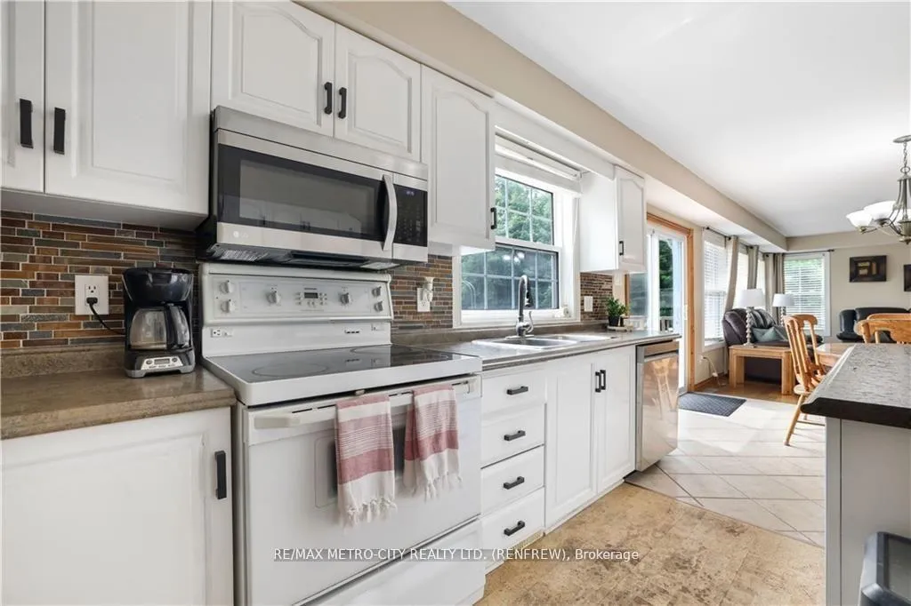 Photo 10 of 121 Pheasant Run, Greater Madawaska, Greater Madawaska — HOMEH