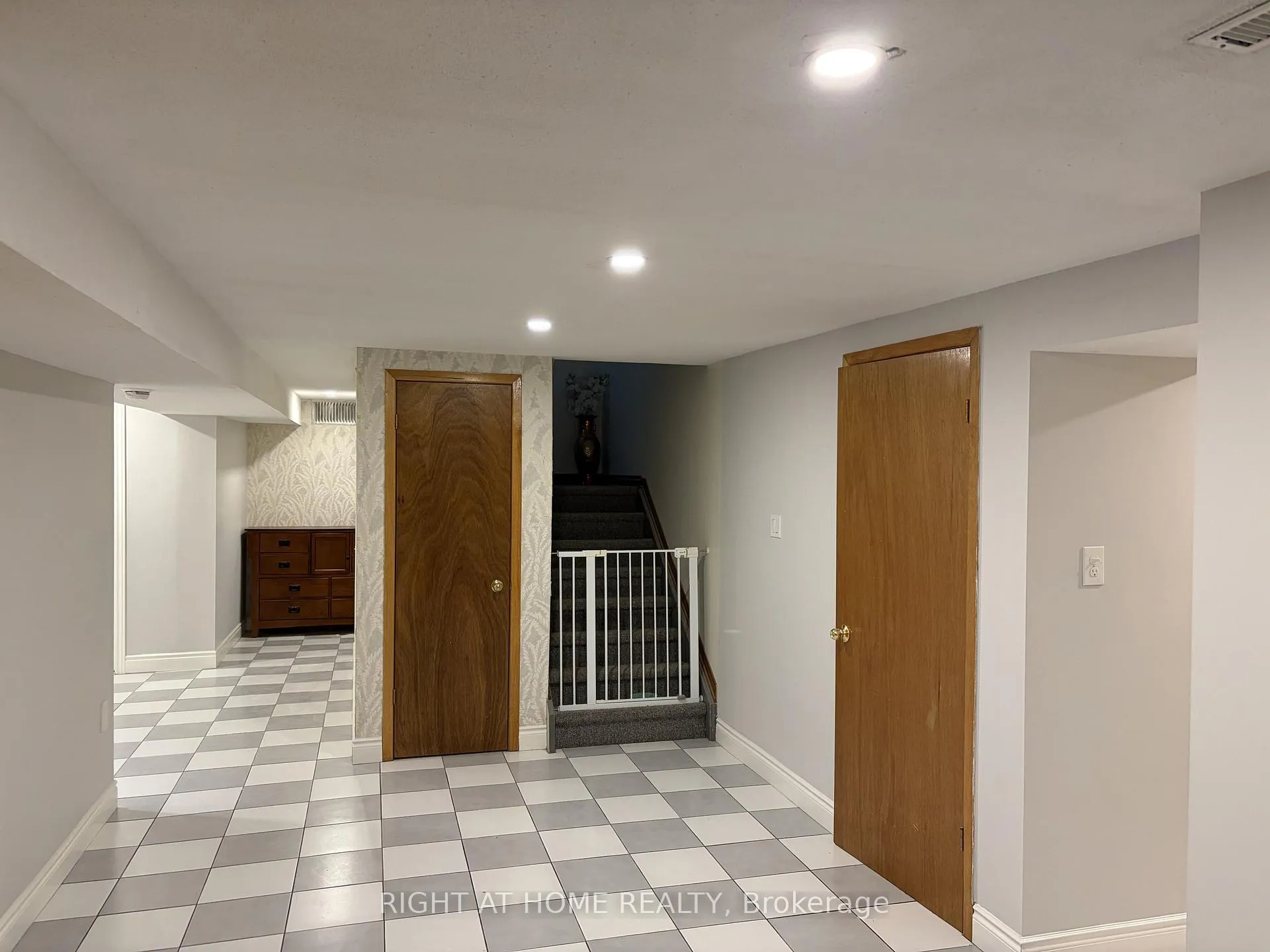 Photo 3 of 8469 Martin Grove Road E, Vaughan, West Woodbridge — HOMEH