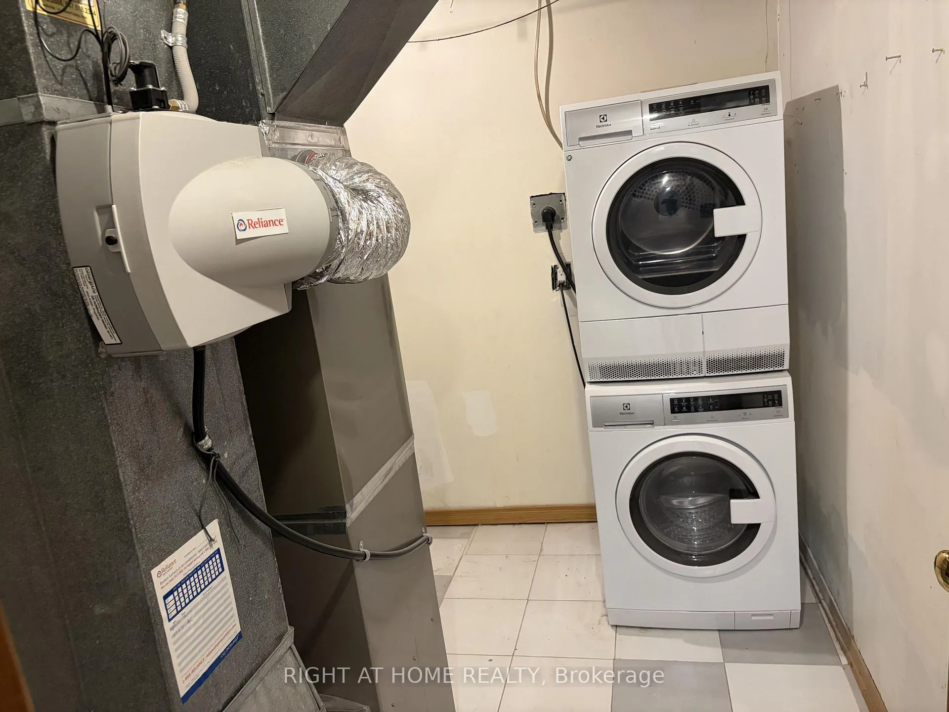 Photo 11 of 8469 Martin Grove Road E, Vaughan, West Woodbridge — HOMEH