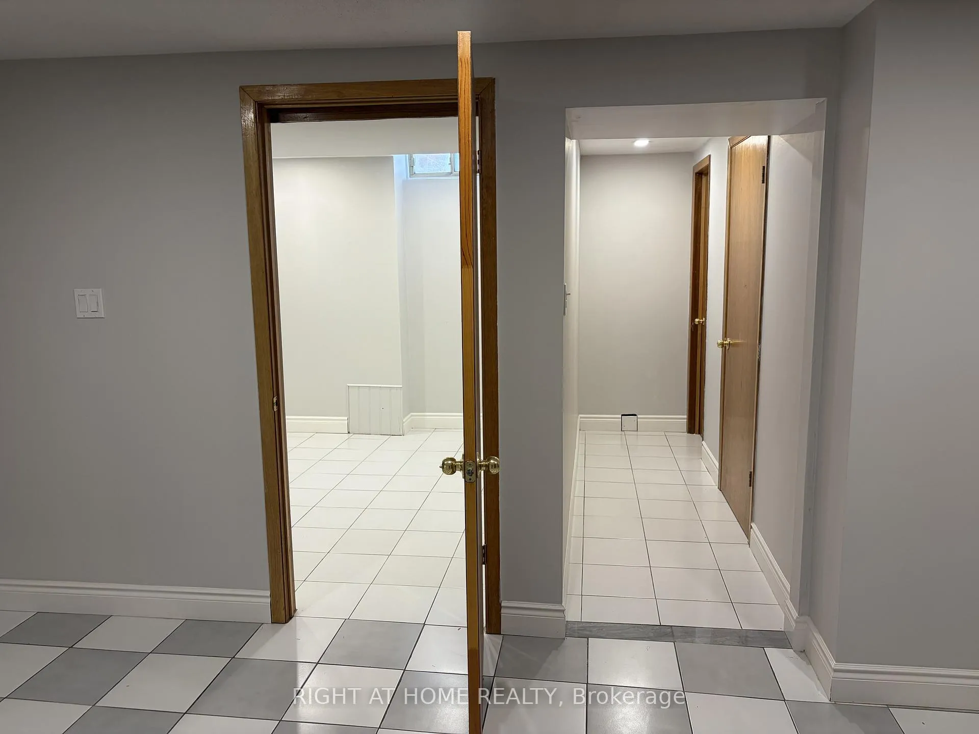 Photo 12 of 8469 Martin Grove Road E, Vaughan, West Woodbridge — HOMEH