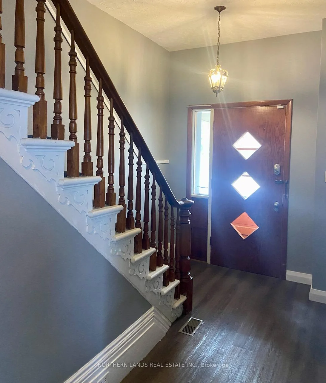 Photo 4 of Unit SECOND FLOOR APARTMENT, 104 Lock Street, Peterborough, Otonabee Ward 1 — HOMEH