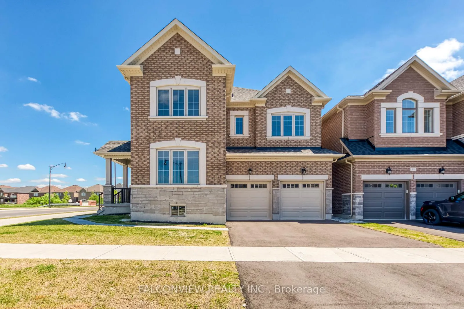 Photo 2 of 525 Remembrance Road, Brampton, Northwest Brampton — HOMEH