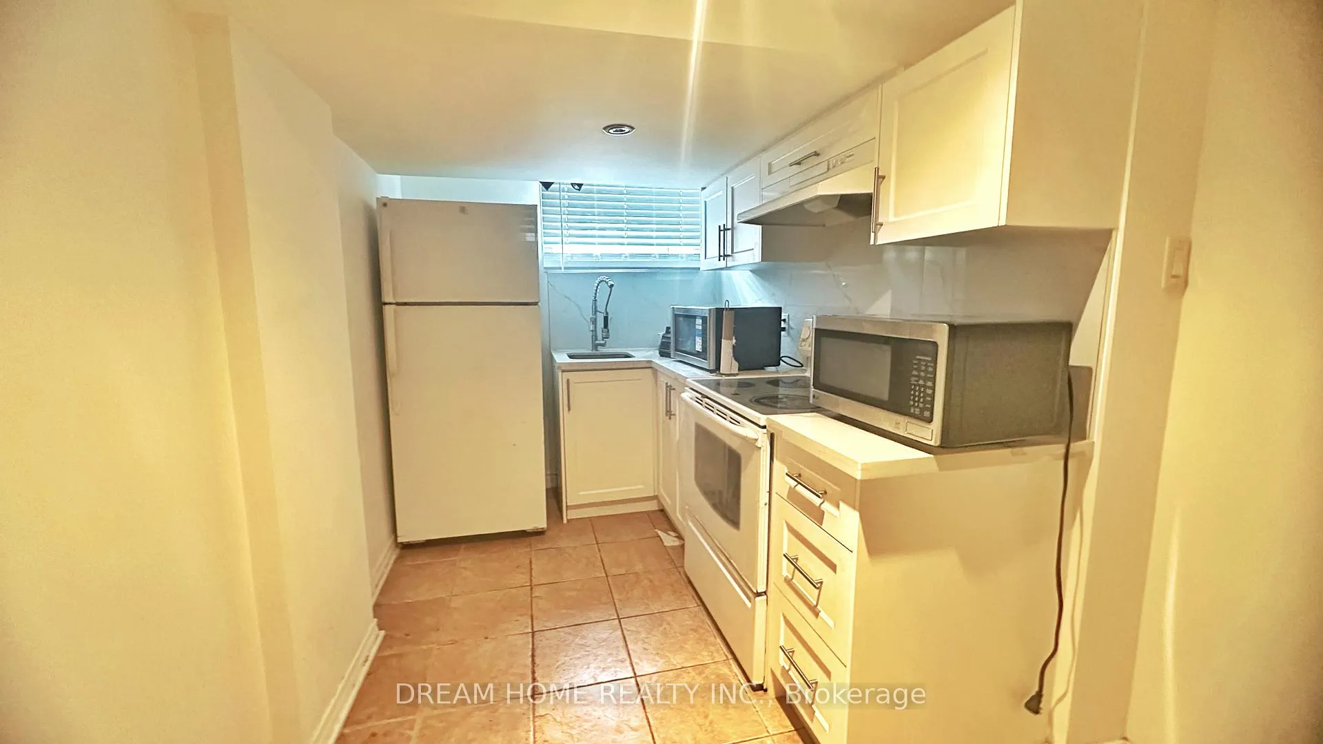 Photo 2 of Unit BM Unit#B, 83 Cornwallis Drive, Scarborough, Dorset Park — HOMEH