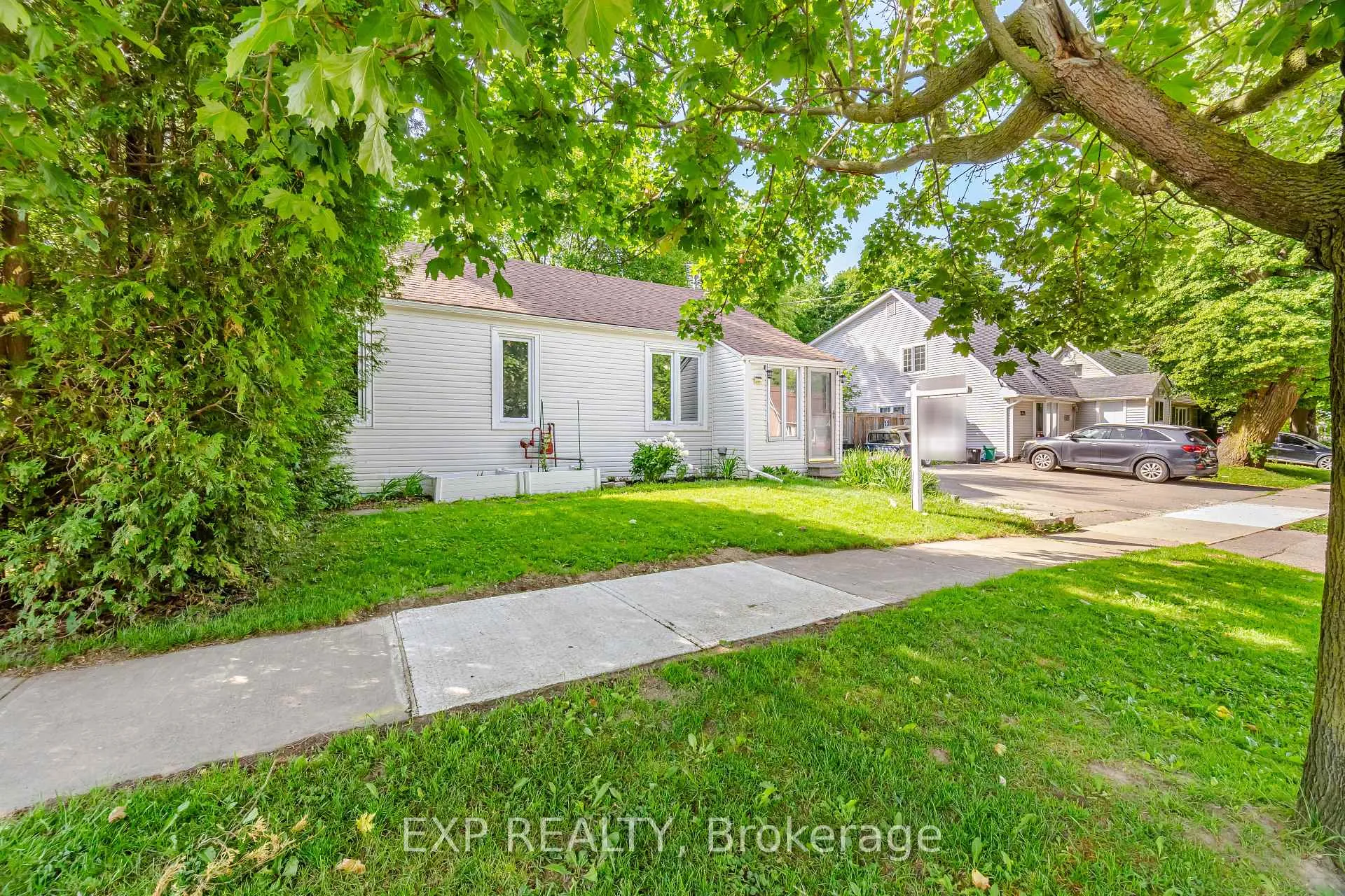 Photo 2 of 217 McDonald Boulevard, Halton Hills, Acton — HOMEH