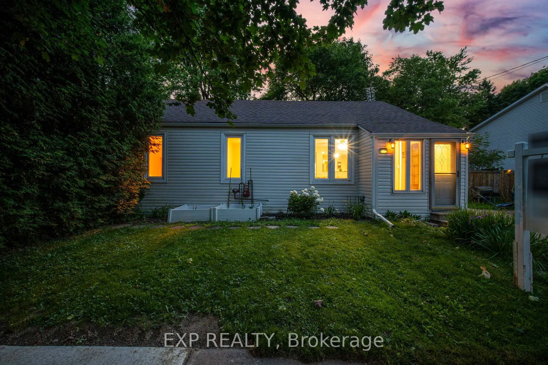 Photo 4 of 217 McDonald Boulevard, Halton Hills, Acton — HOMEH