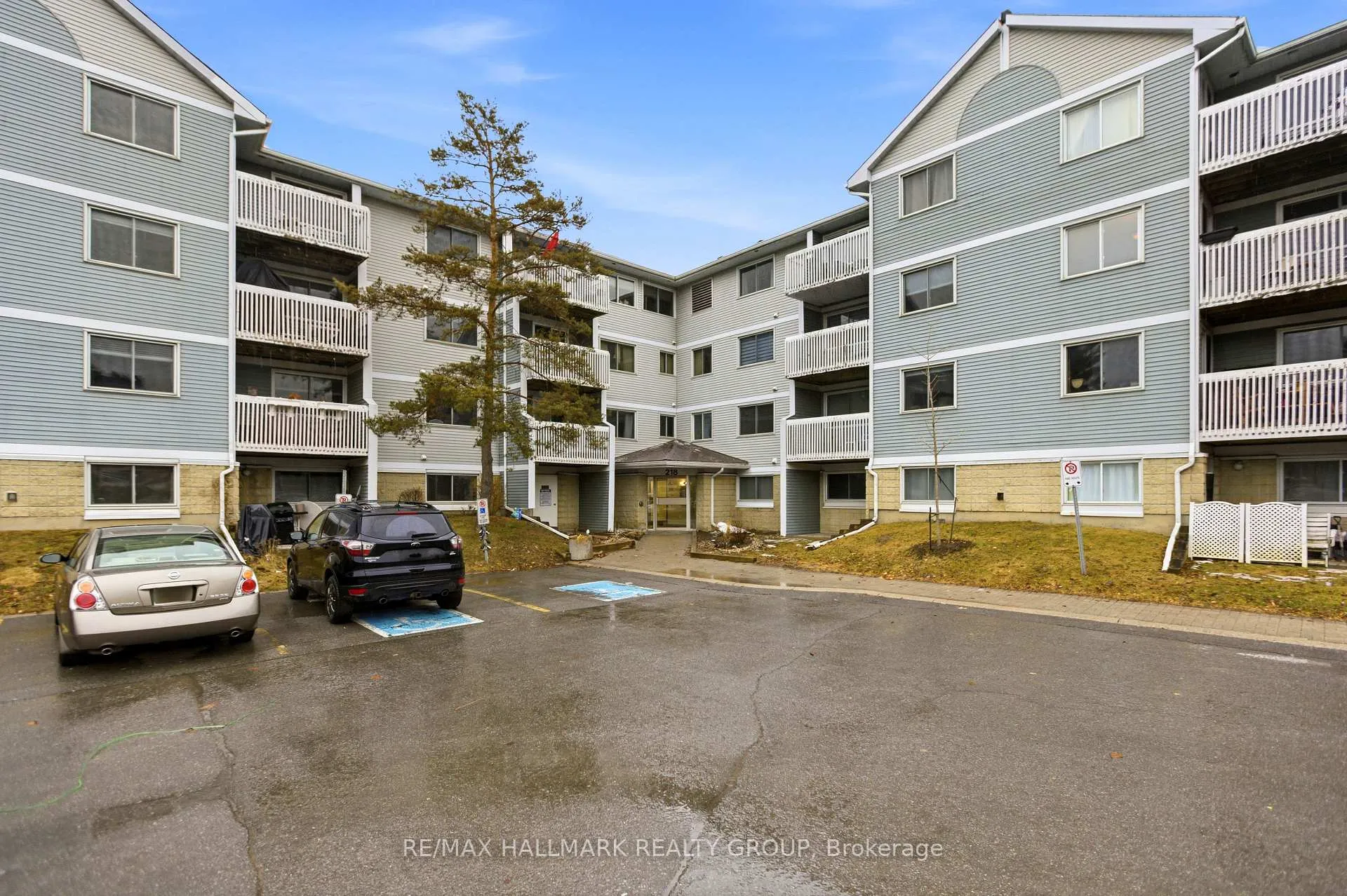 Photo 1 of Unit 216, 218 Viewmount Drive, Ottawa, Borden Farm/Stewart Farm/Carleton Heights/Parkwood Hills — HOMEH