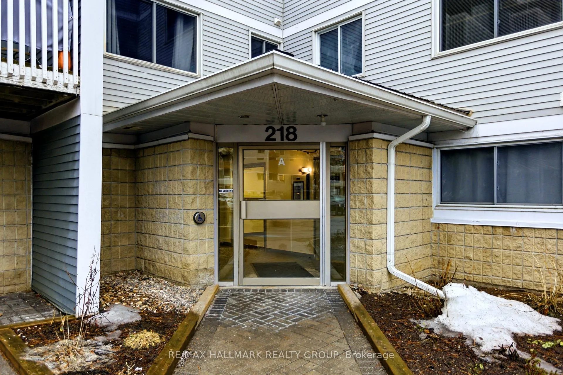 Photo 2 of Unit 216, 218 Viewmount Drive, Ottawa, Borden Farm/Stewart Farm/Carleton Heights/Parkwood Hills — HOMEH