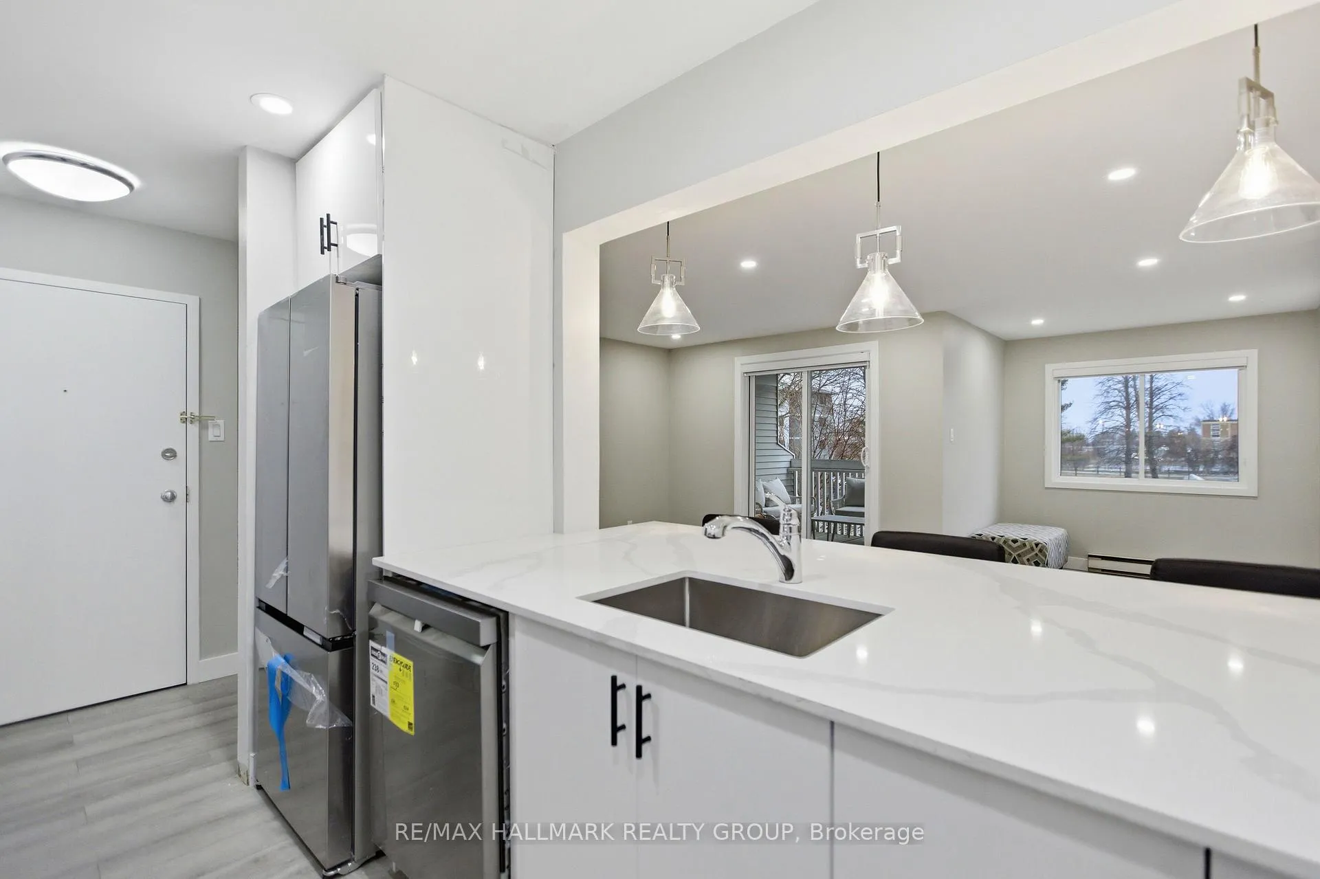 Photo 9 of Unit 216, 218 Viewmount Drive, Ottawa, Borden Farm/Stewart Farm/Carleton Heights/Parkwood Hills — HOMEH