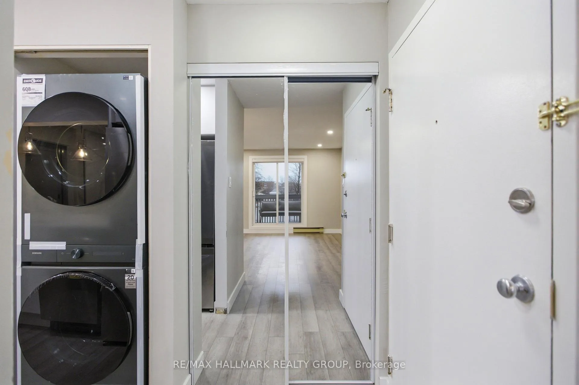 Photo 11 of Unit 216, 218 Viewmount Drive, Ottawa, Borden Farm/Stewart Farm/Carleton Heights/Parkwood Hills — HOMEH