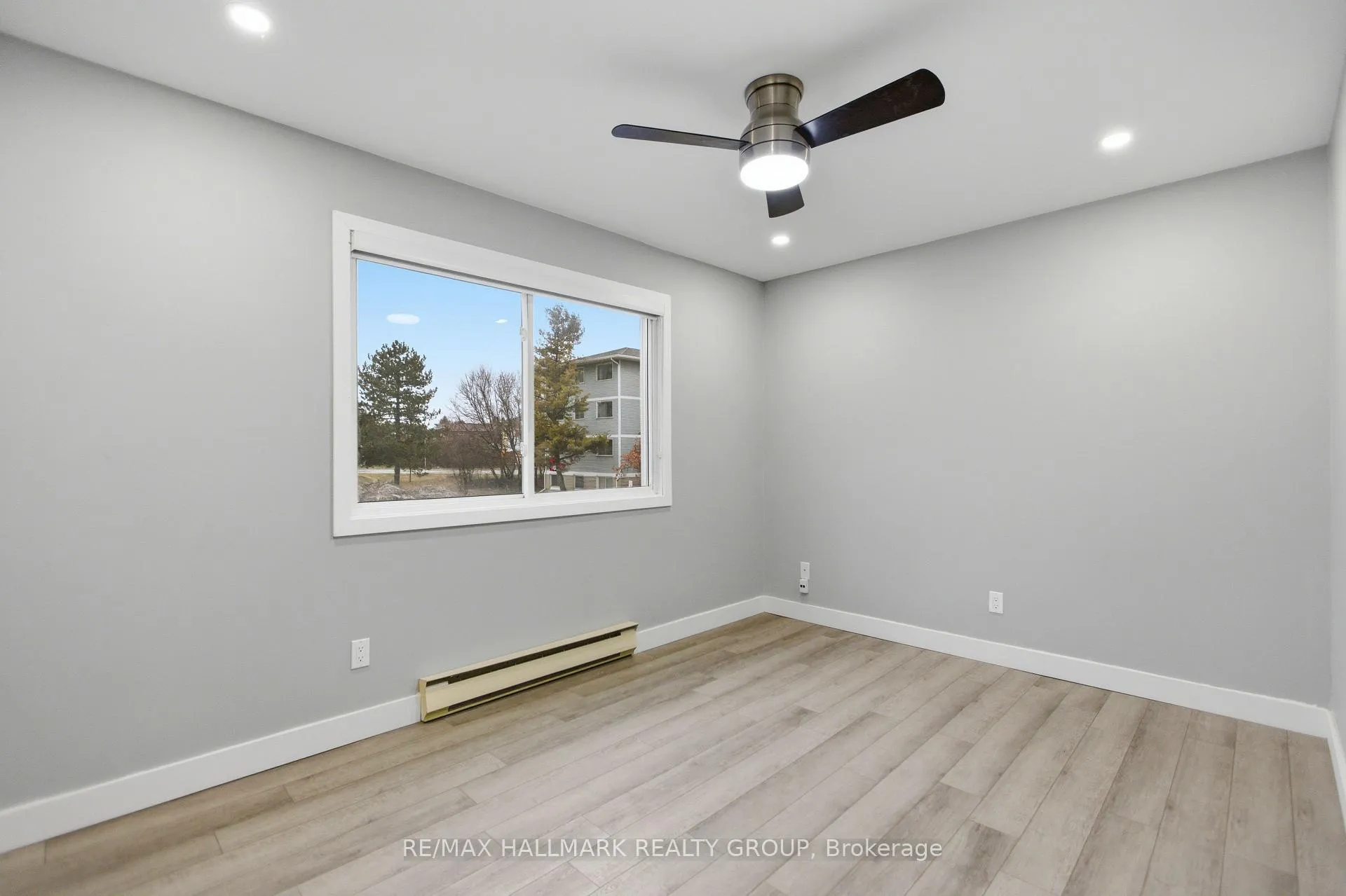 Photo 13 of Unit 216, 218 Viewmount Drive, Ottawa, Borden Farm/Stewart Farm/Carleton Heights/Parkwood Hills — HOMEH
