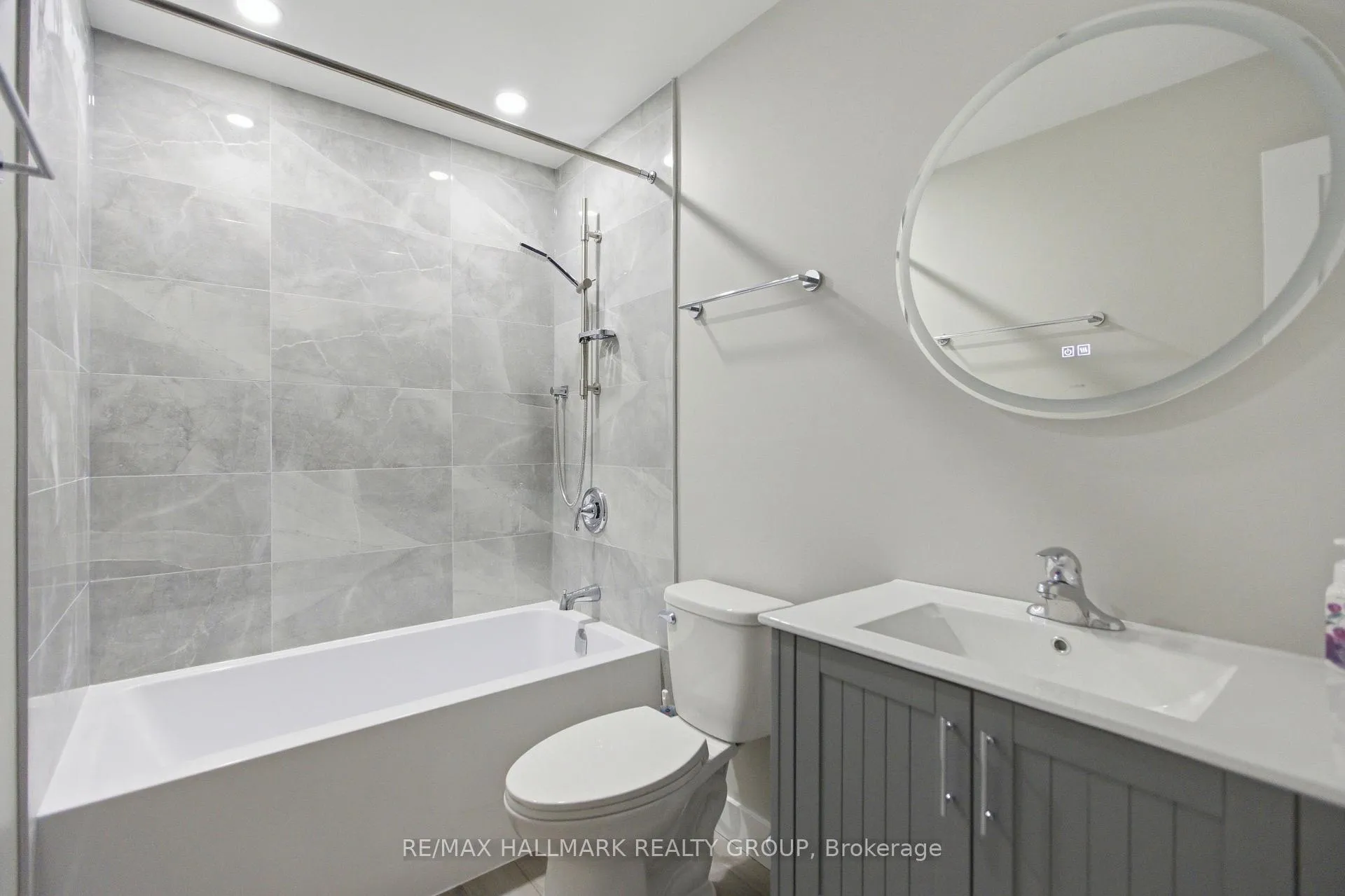 Photo 15 of Unit 216, 218 Viewmount Drive, Ottawa, Borden Farm/Stewart Farm/Carleton Heights/Parkwood Hills — HOMEH