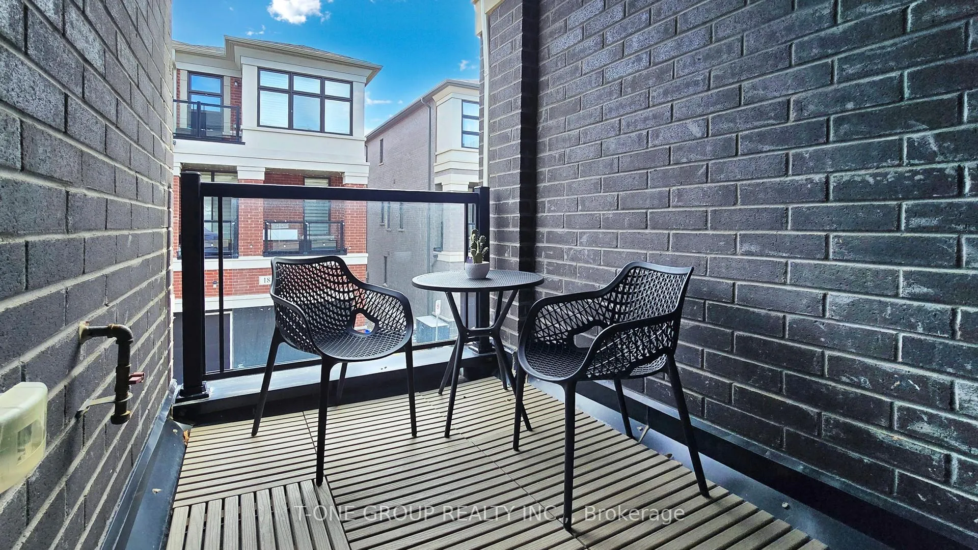 Photo 16 of 20 Pantheon Lane, Markham, Wismer — HOMEH