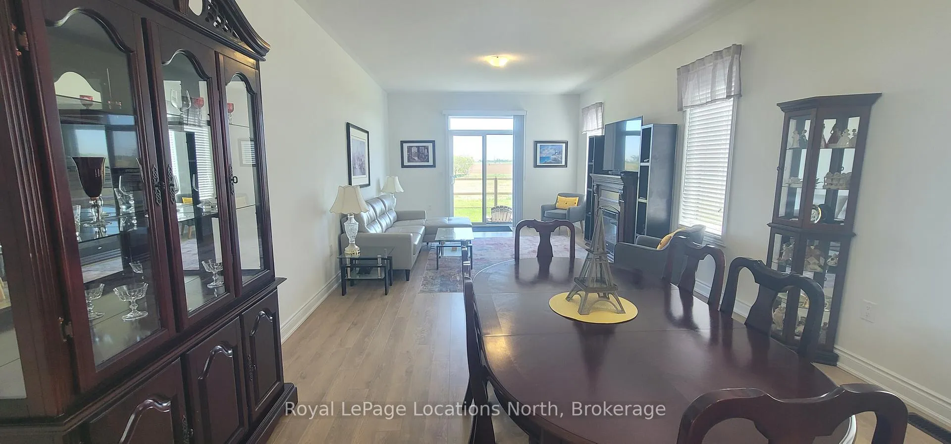 Photo 3 of 81 Season Crescent, Wasaga Beach — HOMEH