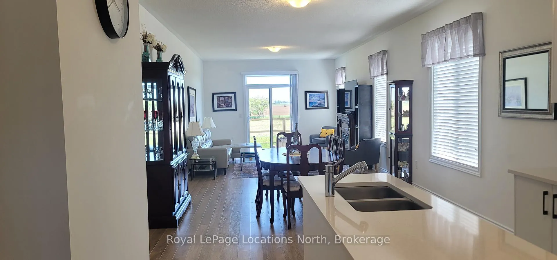 Photo 4 of 81 Season Crescent, Wasaga Beach — HOMEH