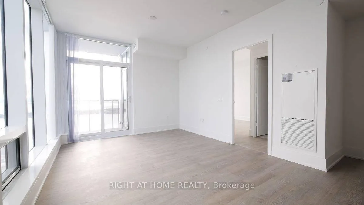 Front of Unit 5405, 10 York Street