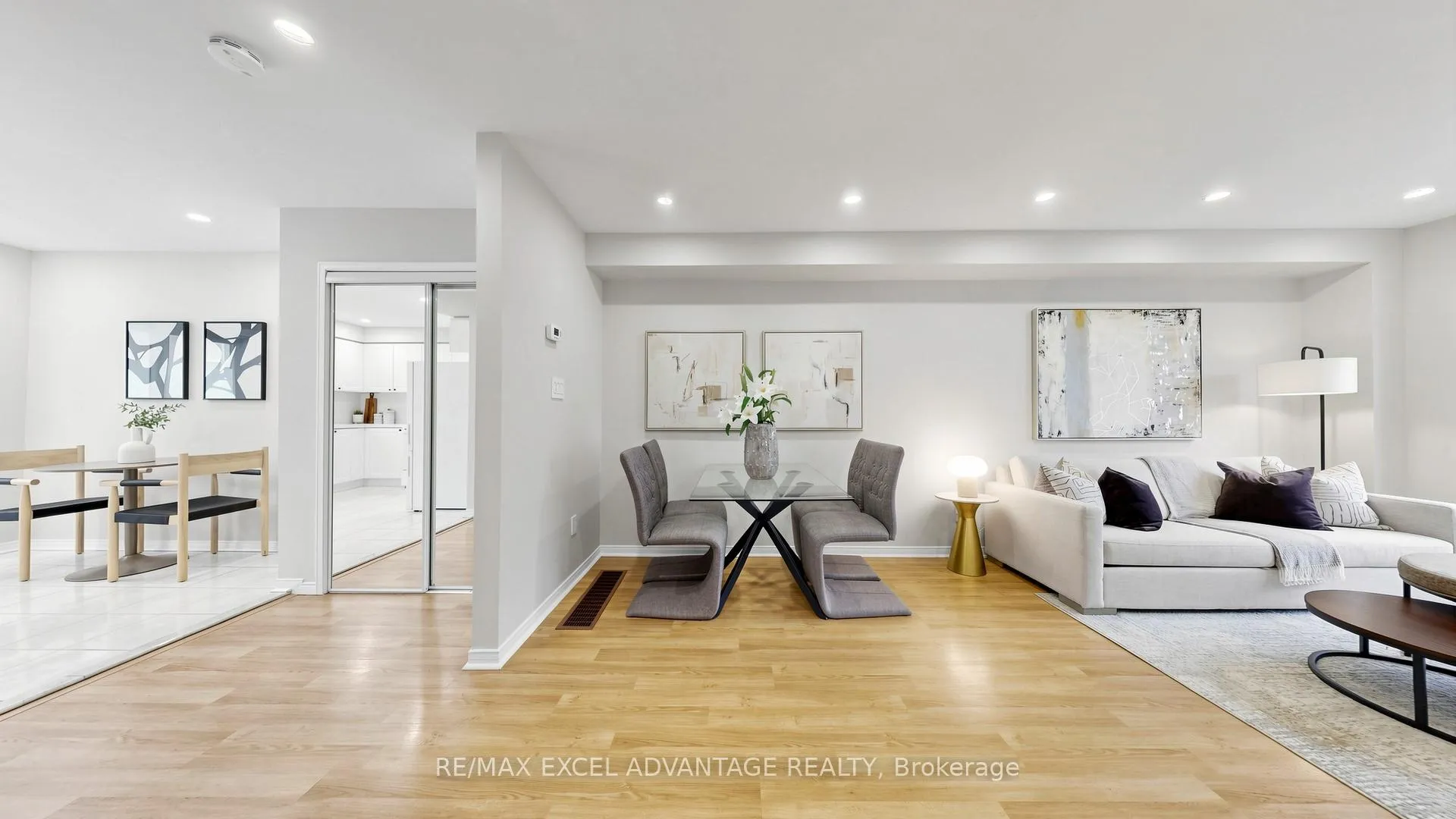 Photo 4 of 12 Azalea Gateway, Markham, Commerce Valley — HOMEH