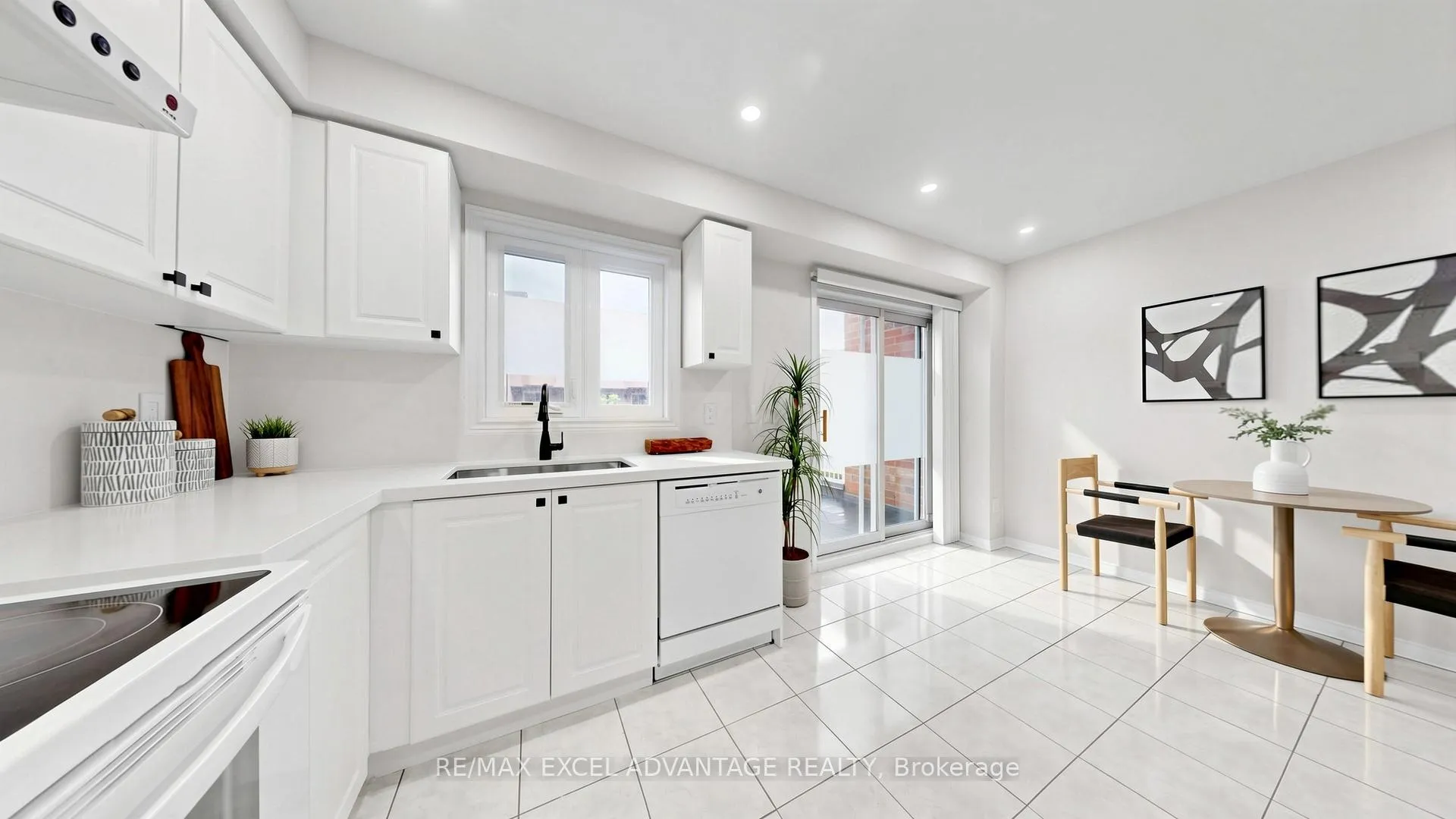 Photo 7 of 12 Azalea Gateway, Markham, Commerce Valley — HOMEH