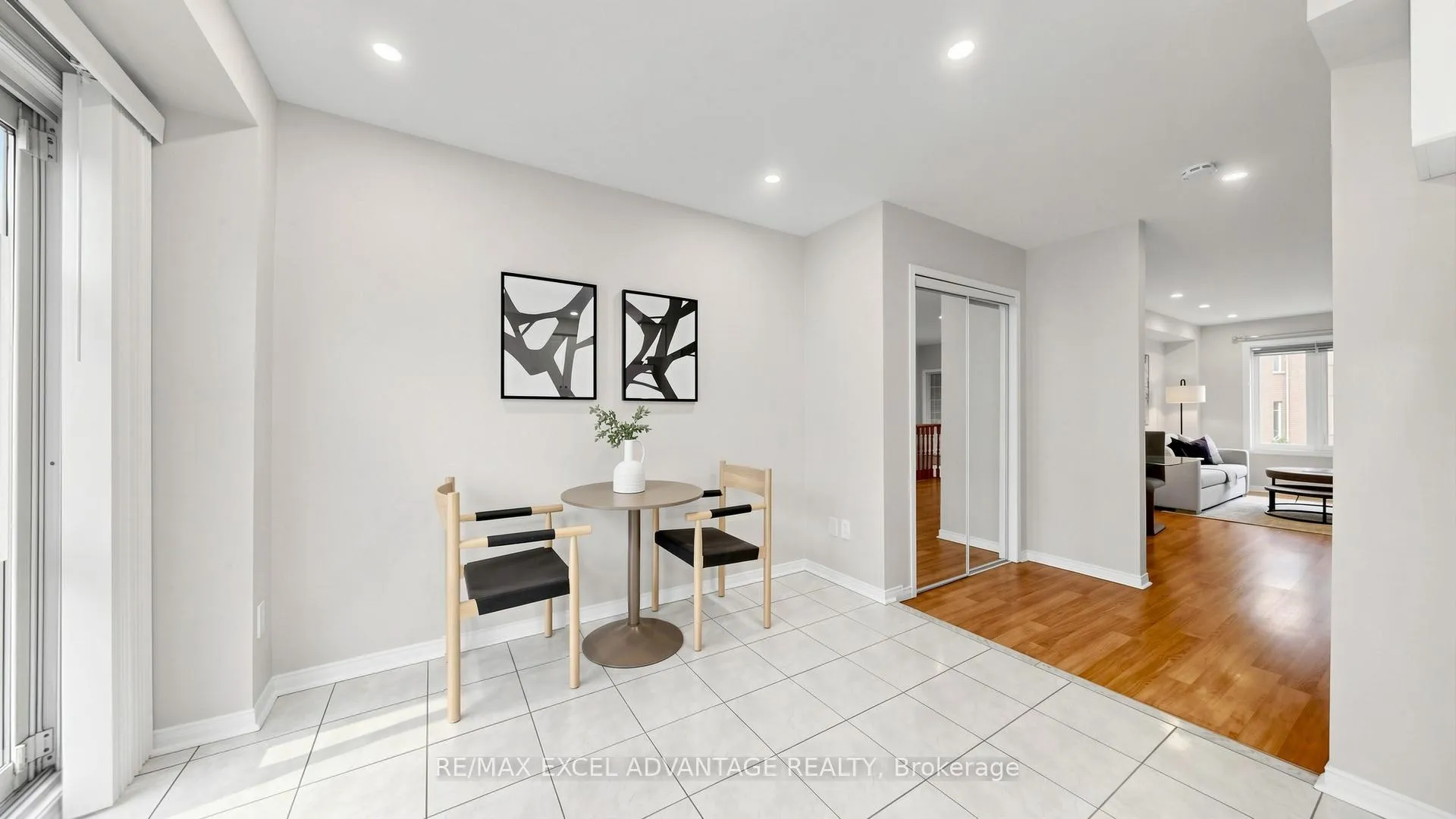 Photo 11 of 12 Azalea Gateway, Markham, Commerce Valley — HOMEH