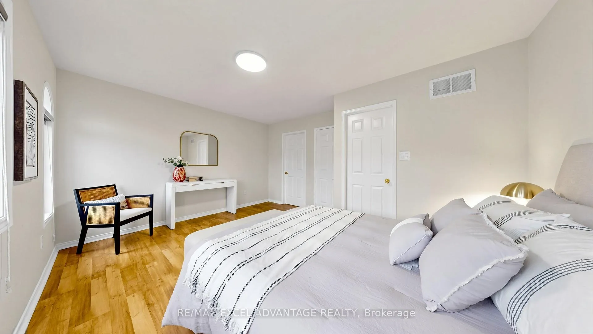 Photo 15 of 12 Azalea Gateway, Markham, Commerce Valley — HOMEH