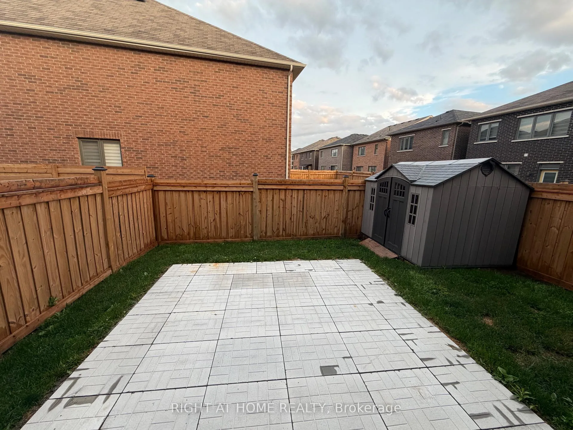 Photo 12 of 17 Lockyer Drive, Whitby, Rural Whitby — HOMEH