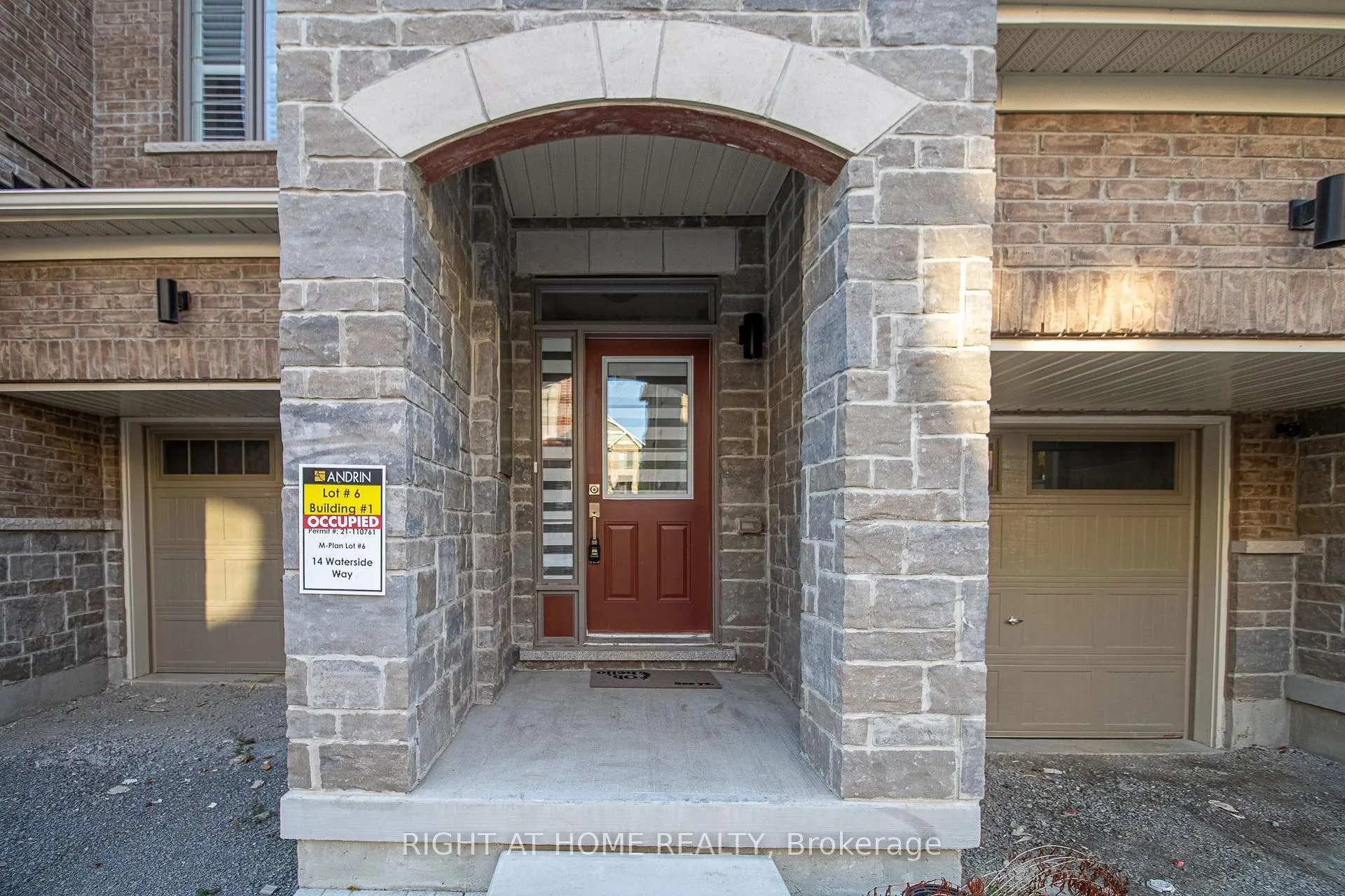 Photo 2 of 14 Waterside Way, Whitby, Port Whitby — HOMEH