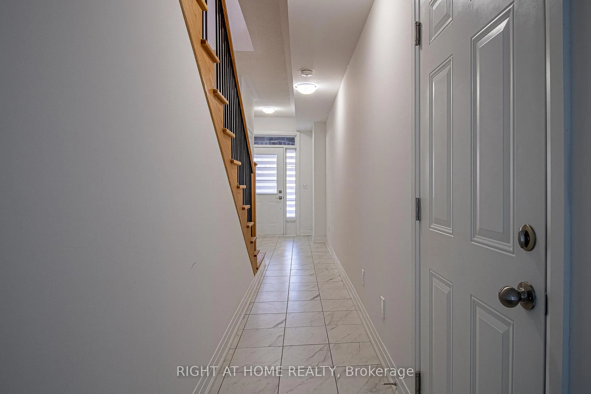 Photo 4 of 14 Waterside Way, Whitby, Port Whitby — HOMEH