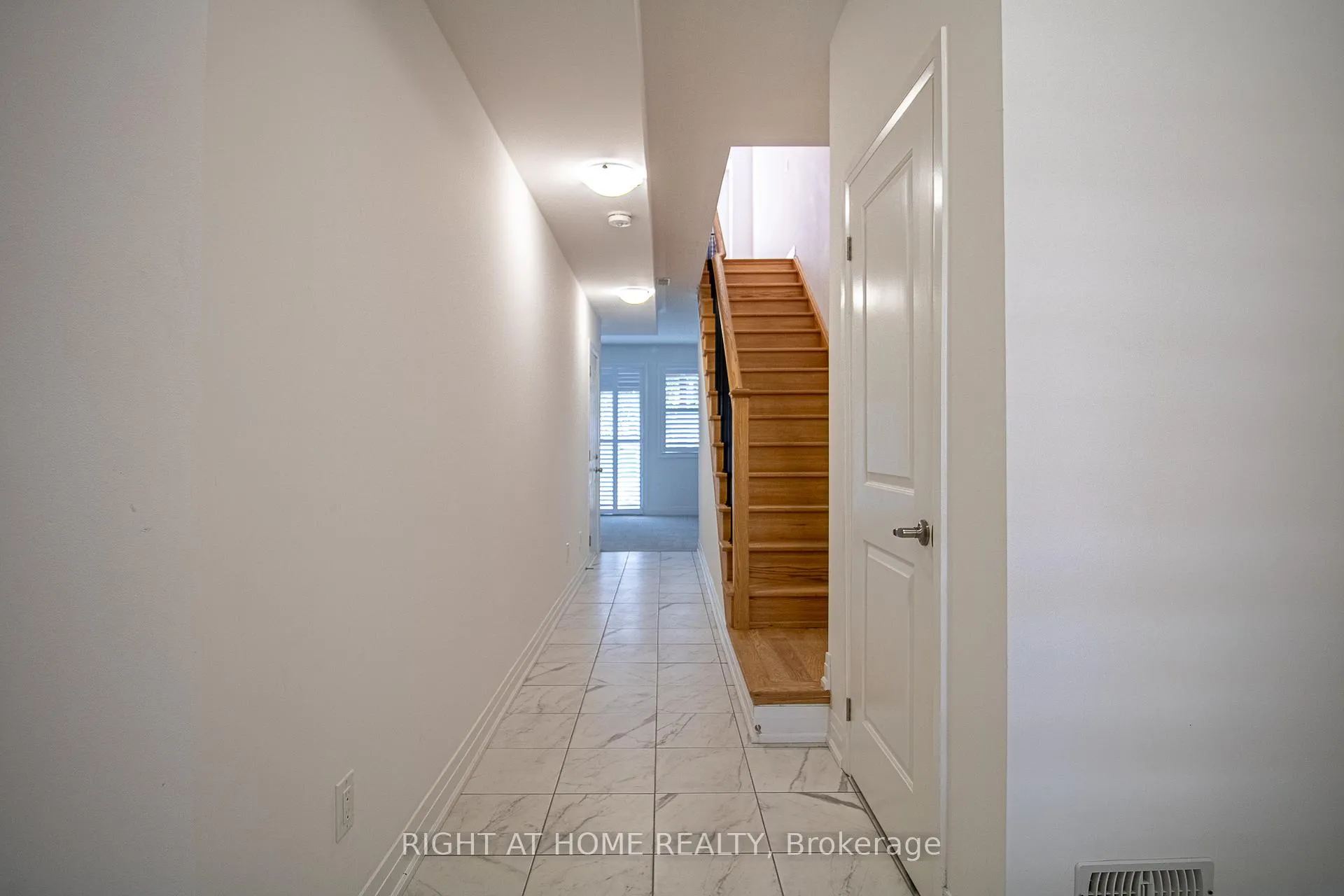 Photo 5 of 14 Waterside Way, Whitby, Port Whitby — HOMEH