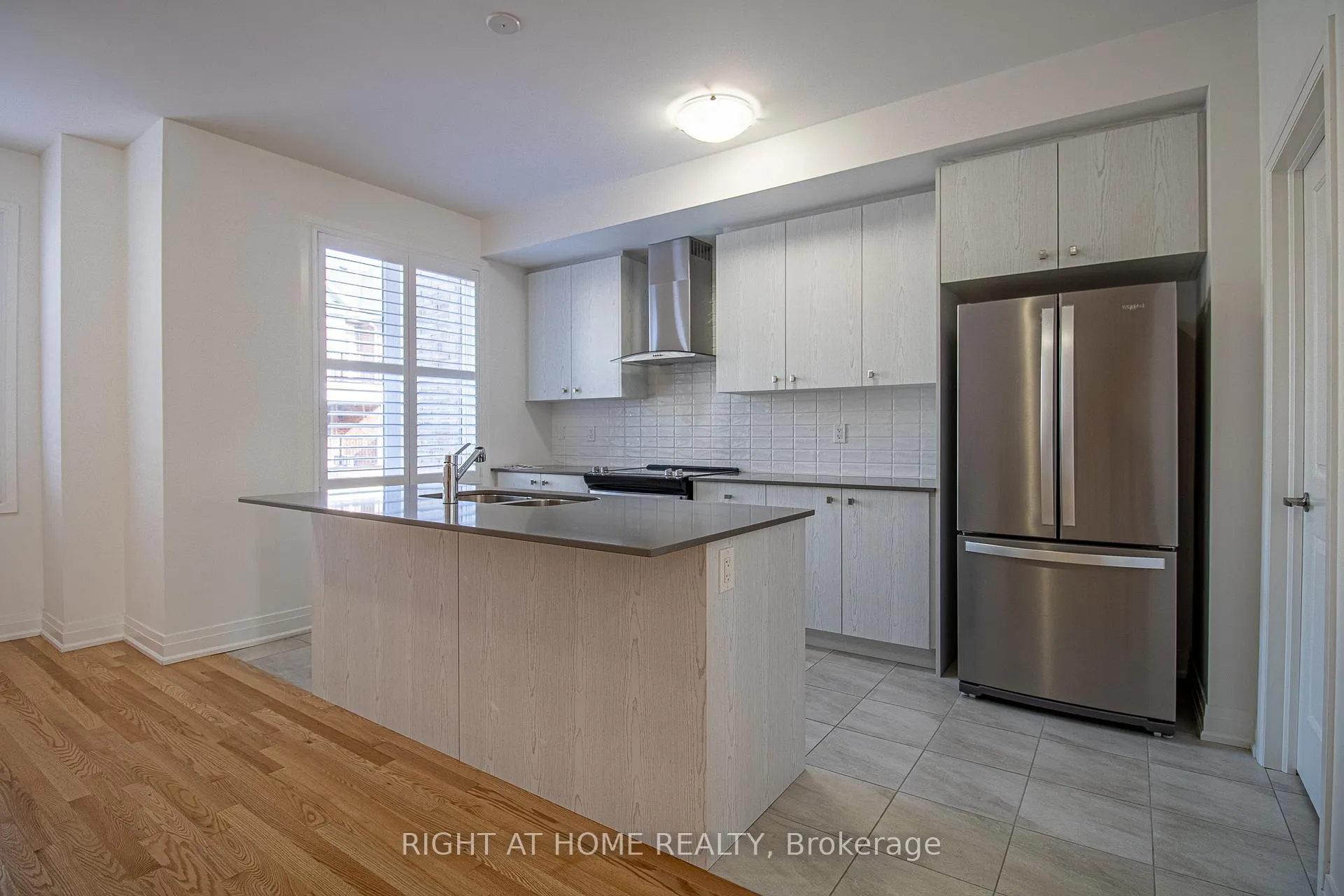Photo 13 of 14 Waterside Way, Whitby, Port Whitby — HOMEH