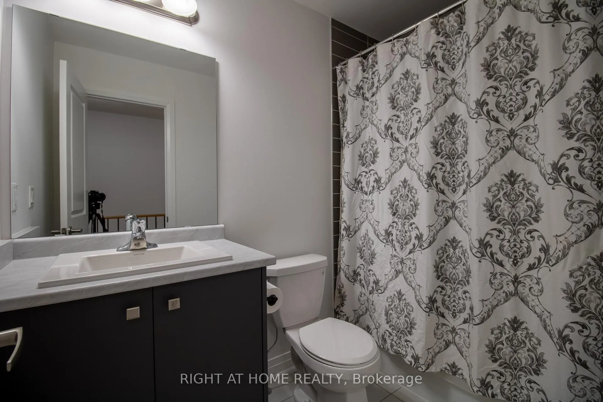 Photo 26 of 14 Waterside Way, Whitby, Port Whitby — HOMEH