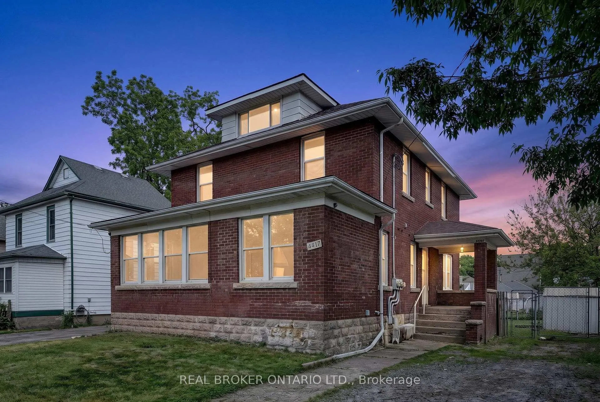 Front of 4417 Ellis Street