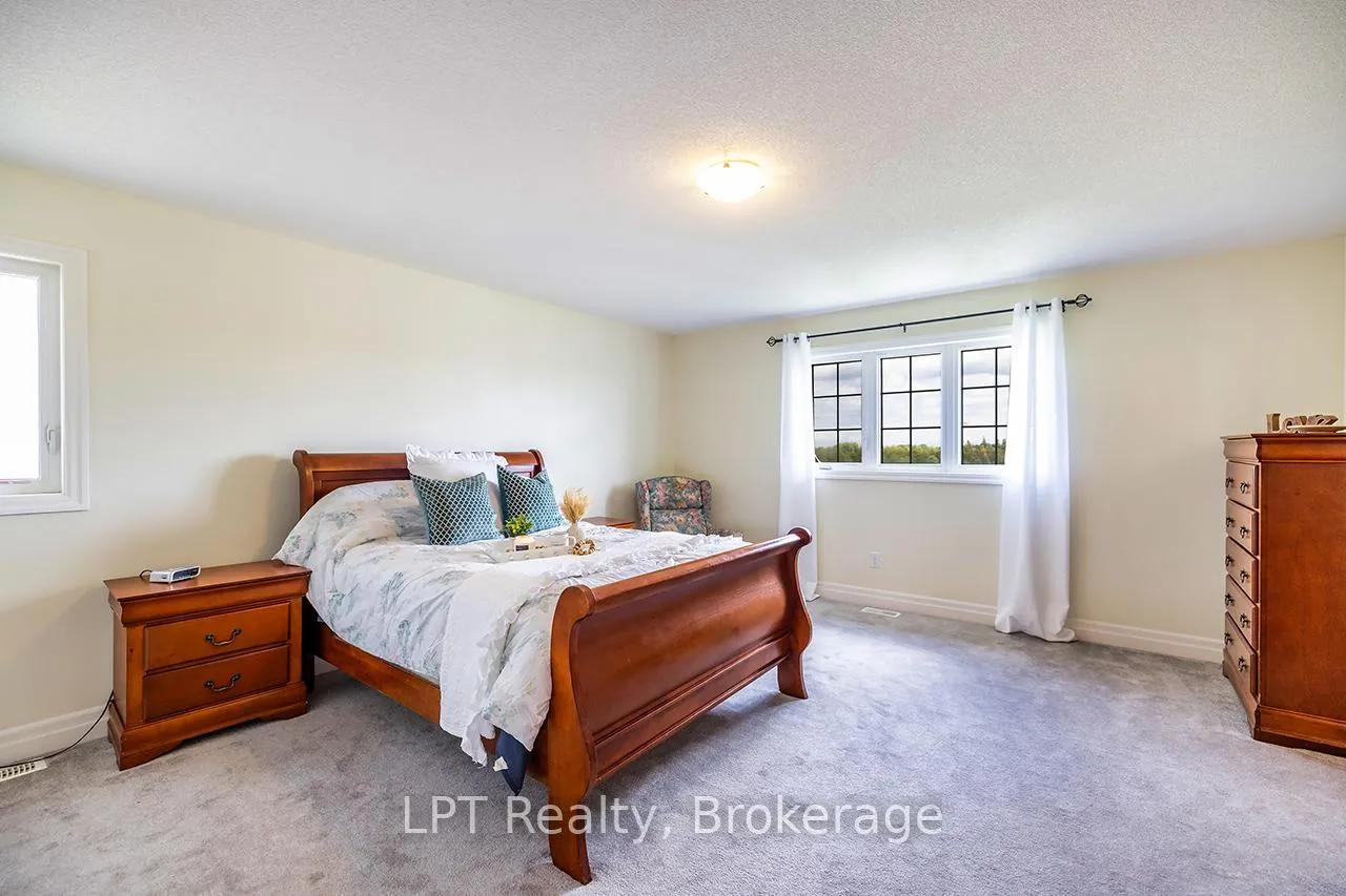 Photo 14 of 35 Purdy Place, Clarington, Bowmanville — HOMEH