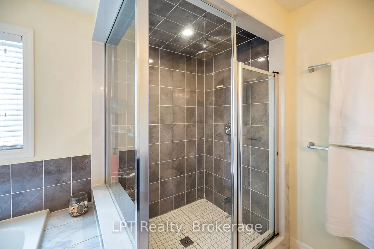 Photo 17 of 35 Purdy Place, Clarington, Bowmanville — HOMEH