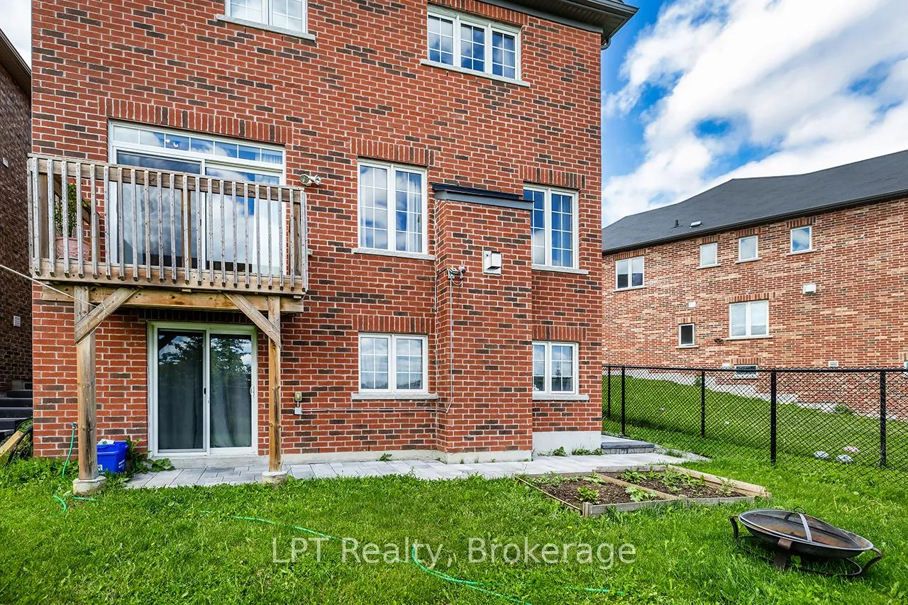 Photo 18 of 35 Purdy Place, Clarington, Bowmanville — HOMEH