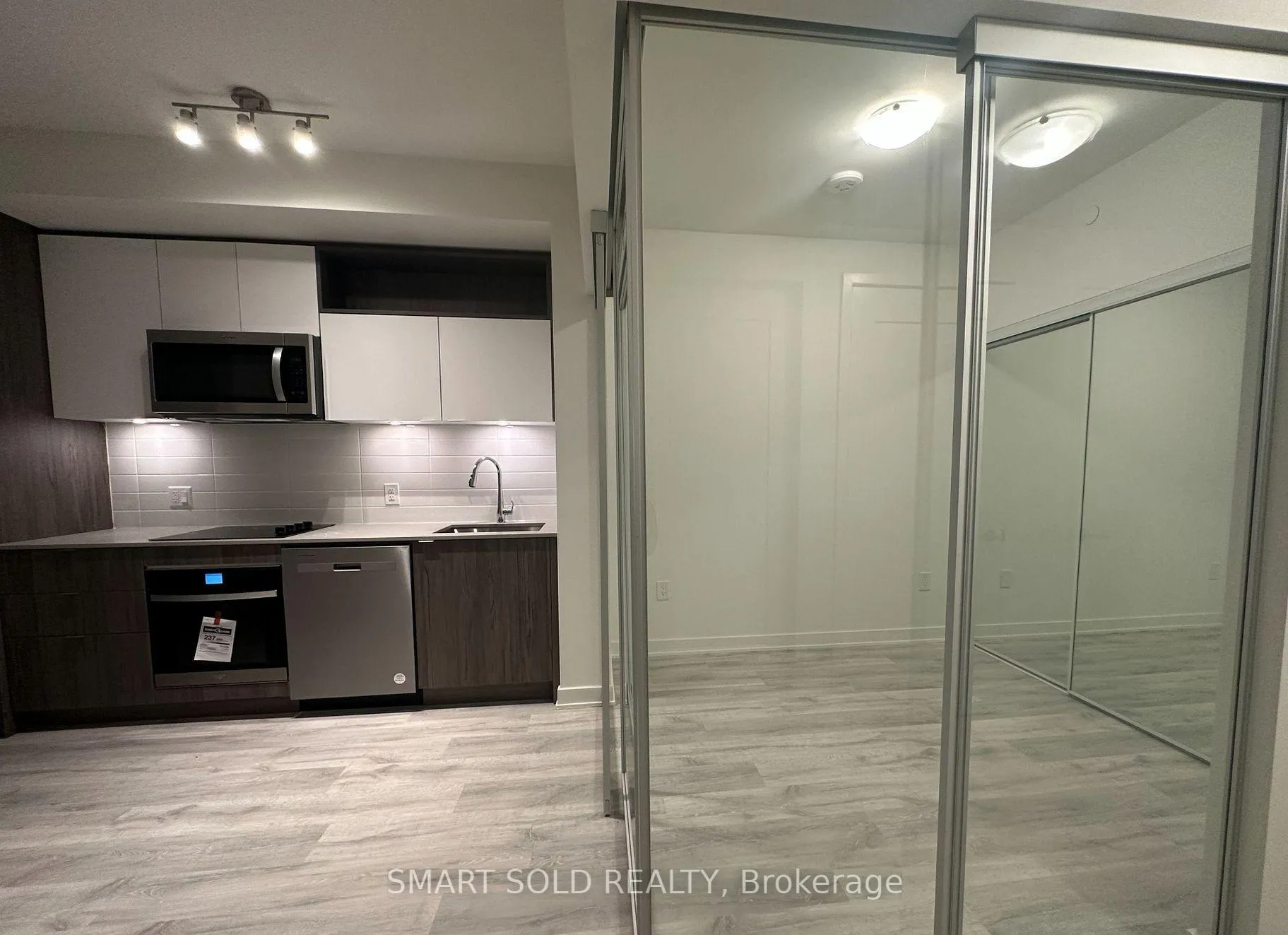 Photo 3 of Unit 607 E, 70 Princess Street E, Toronto, Waterfront Communities — HOMEH