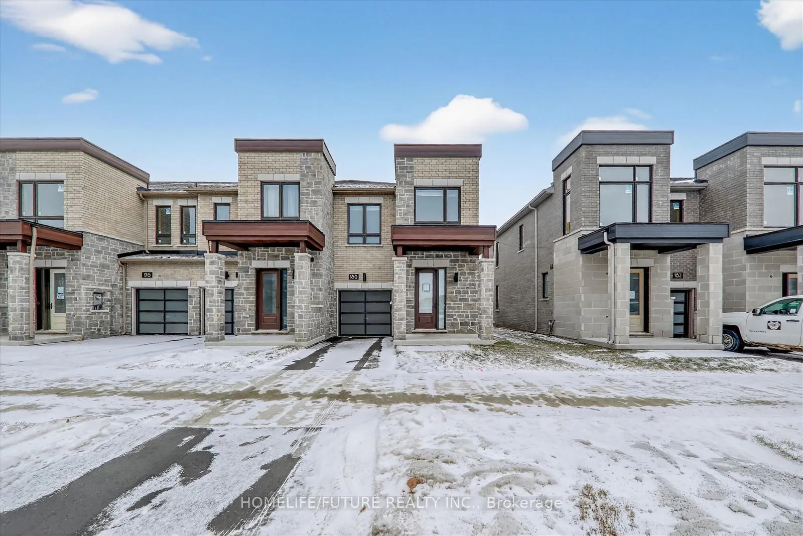 Photo 2 of 180 Mumbai Drive, Markham, Middlefield — HOMEH