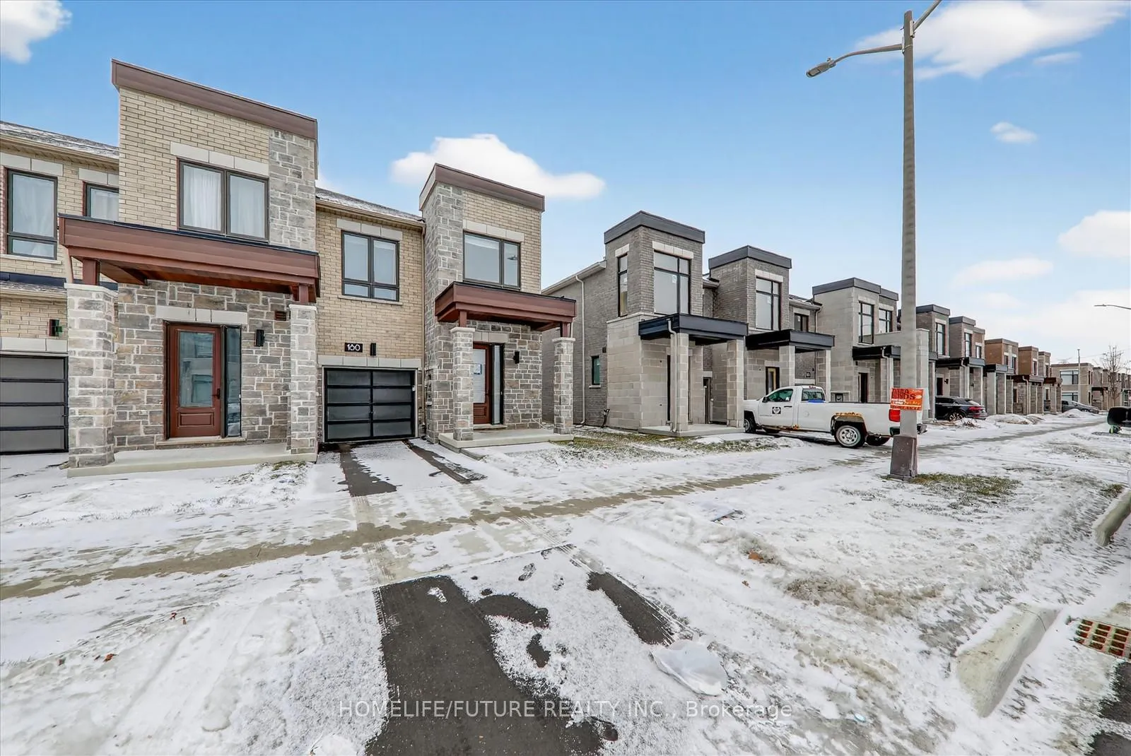 Photo 3 of 180 Mumbai Drive, Markham, Middlefield — HOMEH