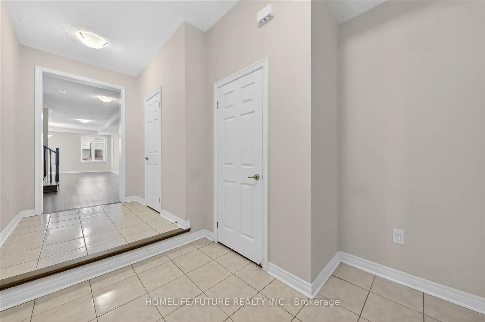 Photo 8 of 180 Mumbai Drive, Markham, Middlefield — HOMEH