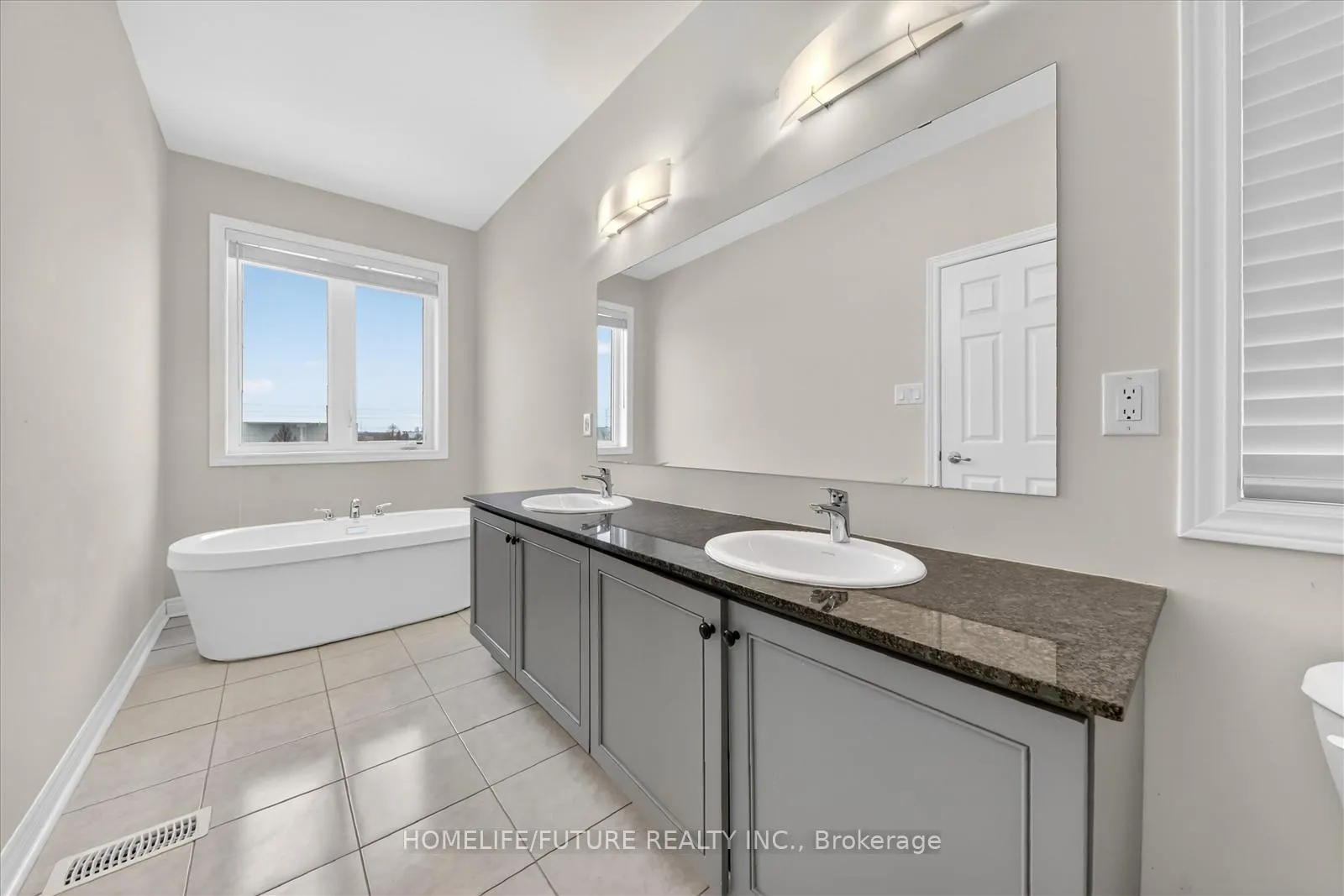Photo 25 of 180 Mumbai Drive, Markham, Middlefield — HOMEH