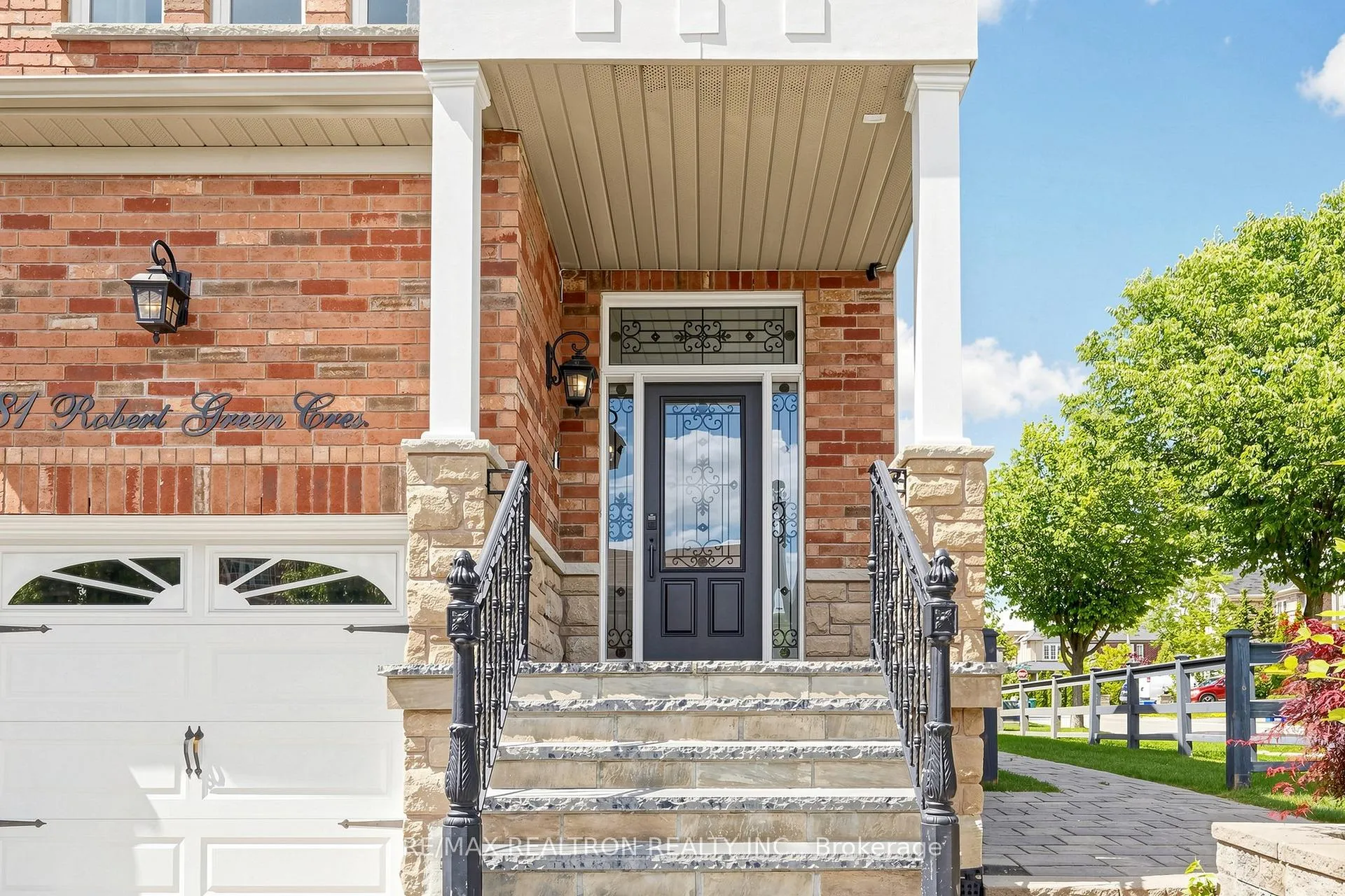 Photo 3 of 81 Robert Green Crescent, Vaughan, Patterson — HOMEH