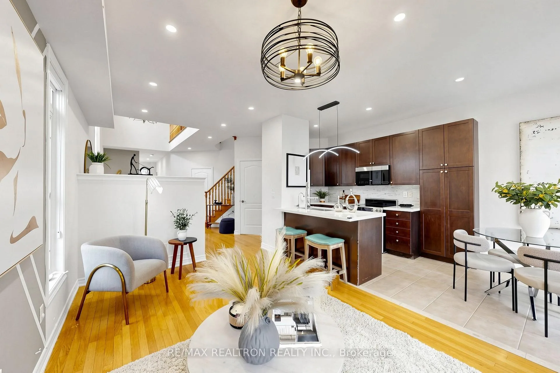 Photo 12 of 81 Robert Green Crescent, Vaughan, Patterson — HOMEH