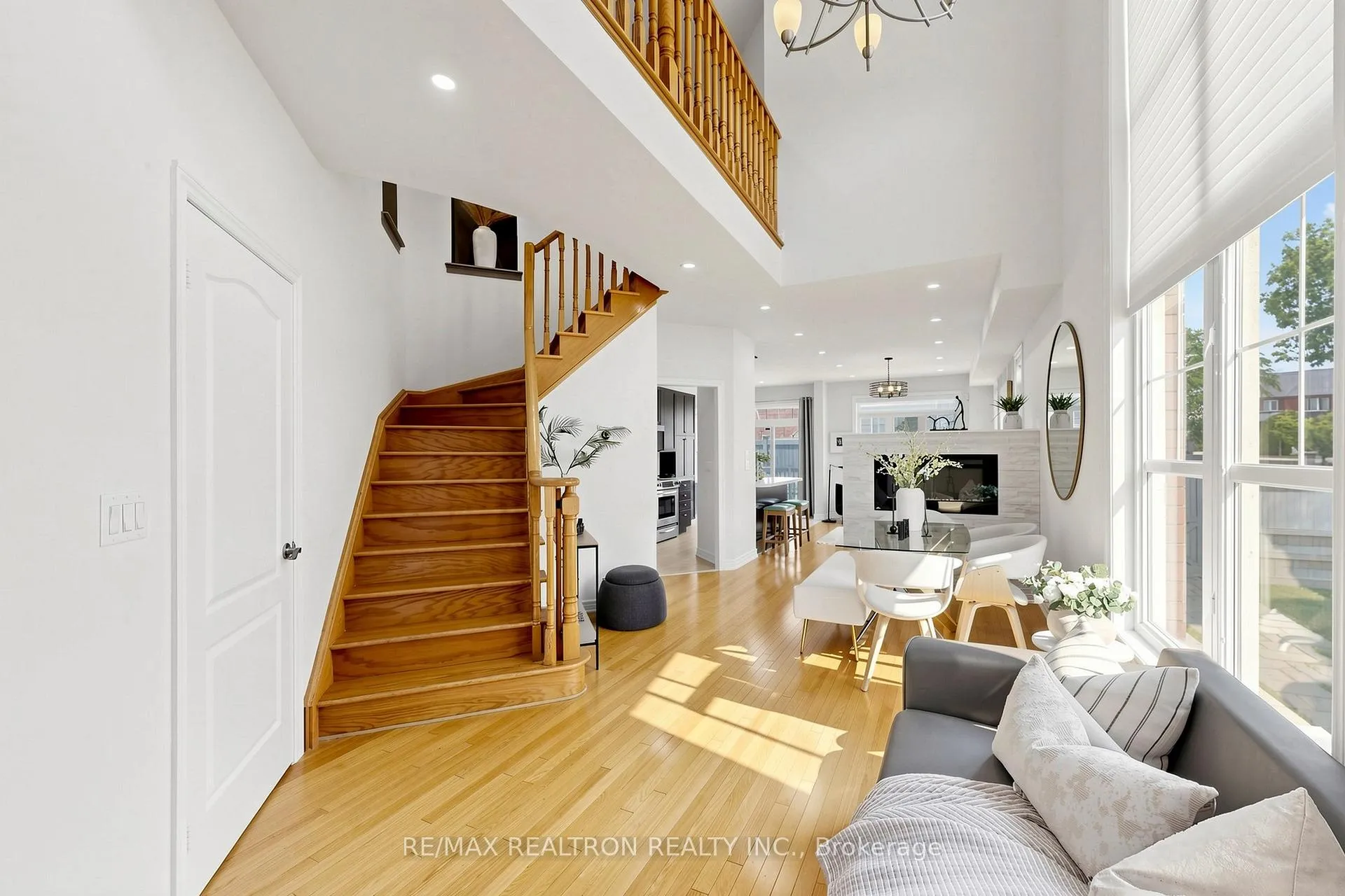 Photo 14 of 81 Robert Green Crescent, Vaughan, Patterson — HOMEH