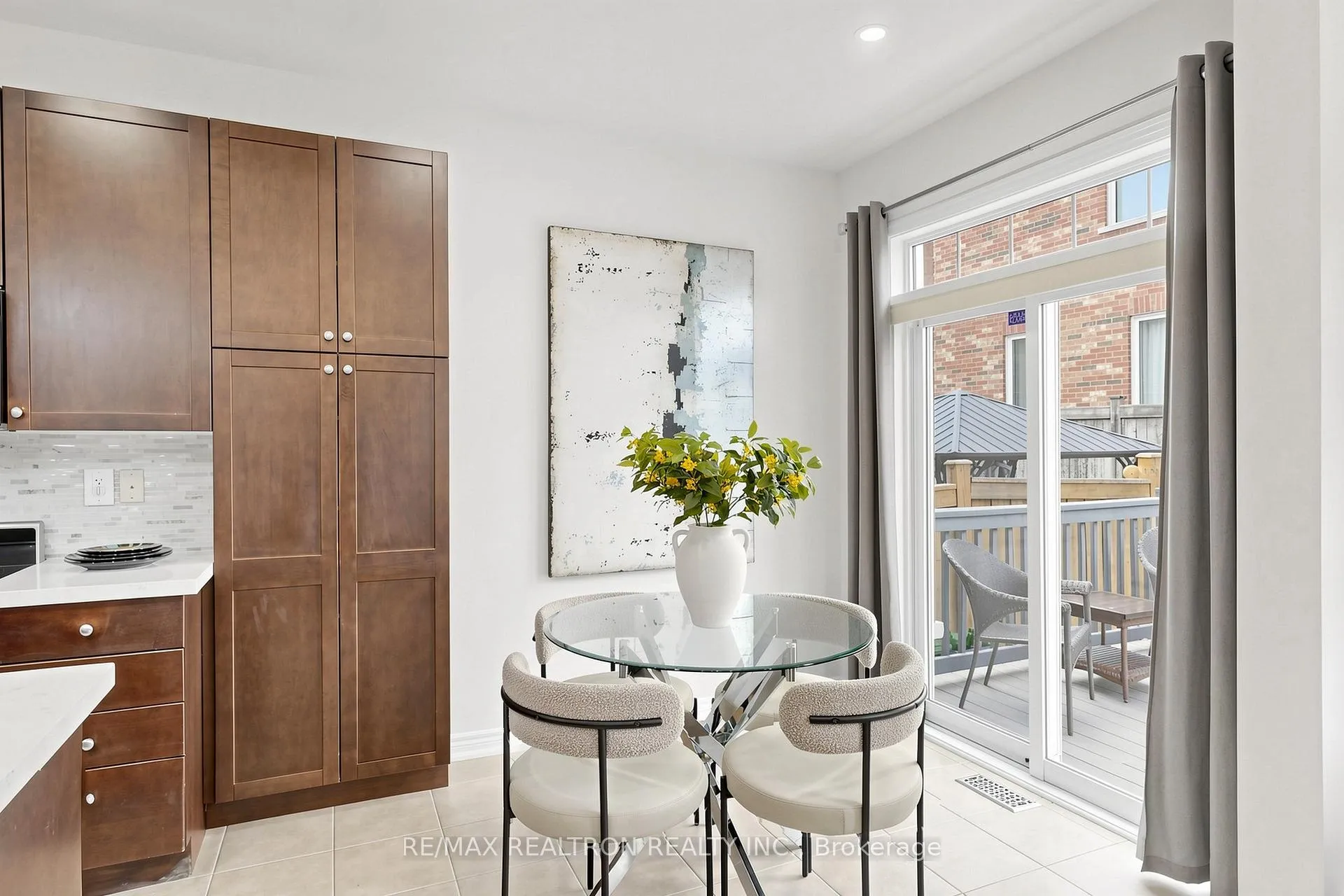 Photo 18 of 81 Robert Green Crescent, Vaughan, Patterson — HOMEH